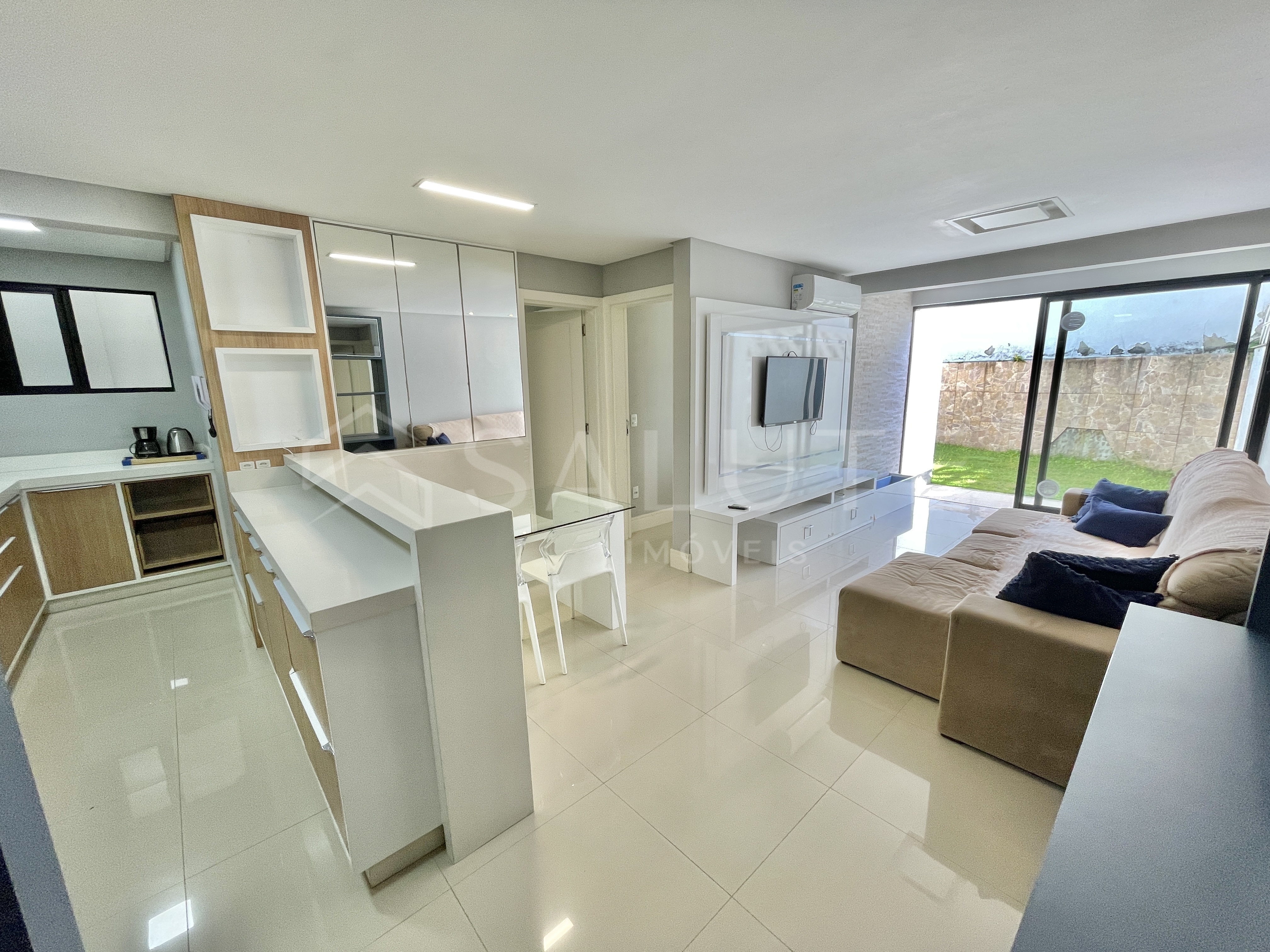 Apartamento aluguel anual 2 dormitórios na Praia dos Amores