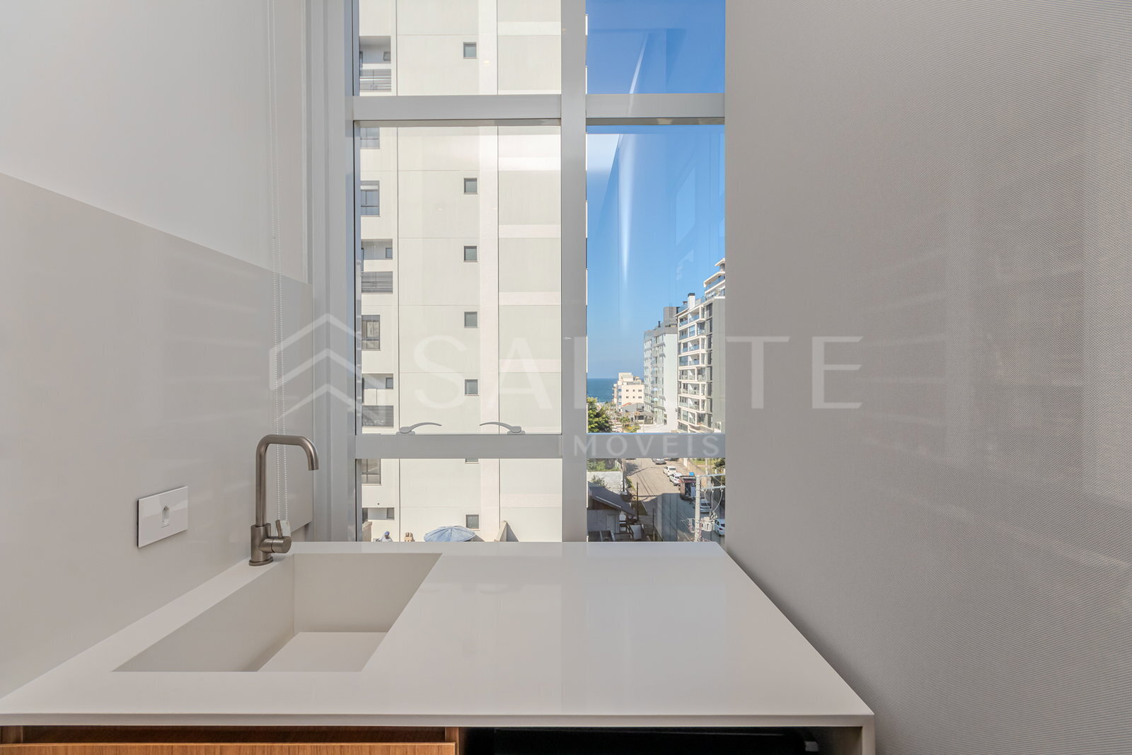 Apartamento à venda 3 suítes na Praia Brava
