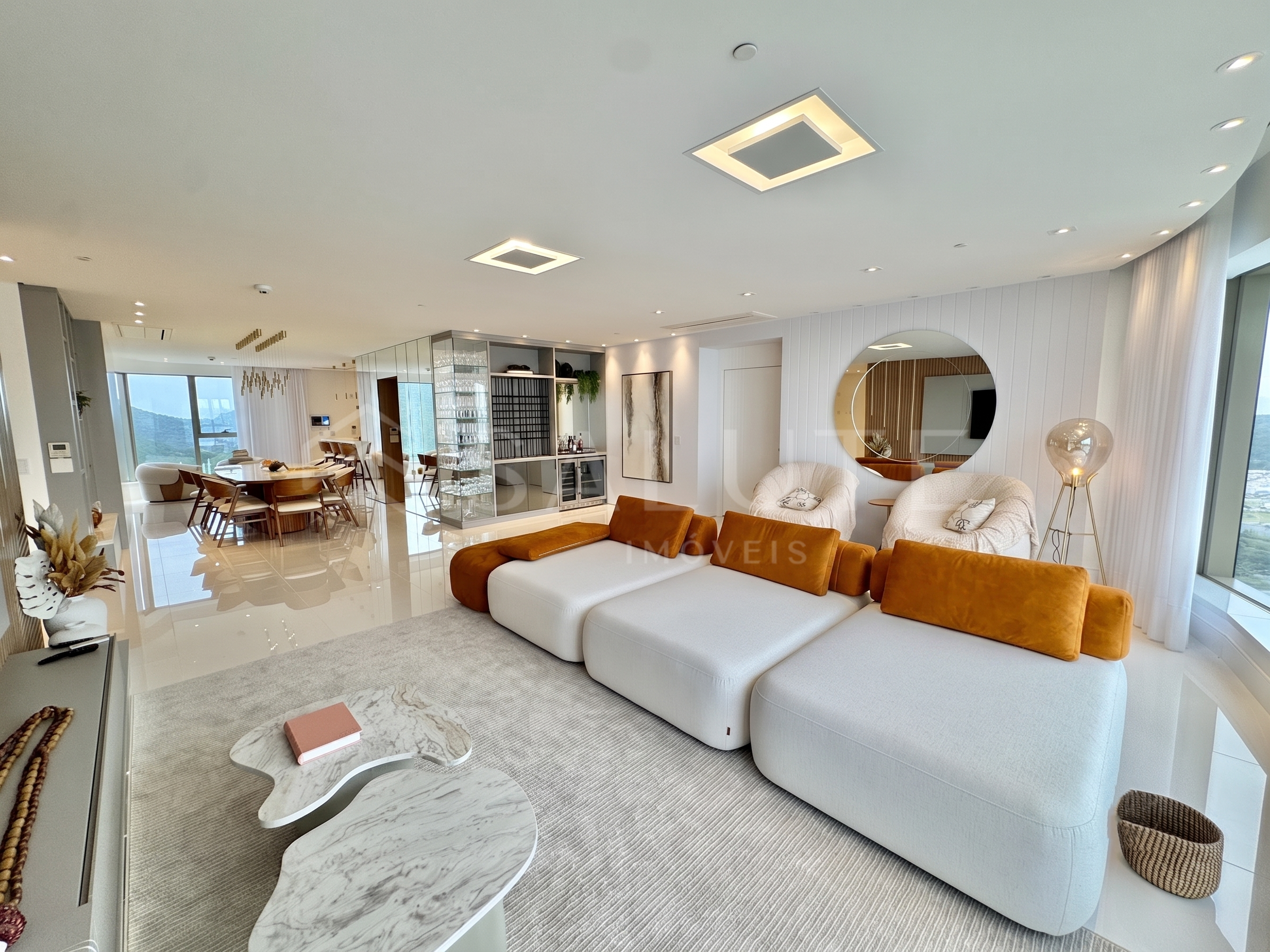 Apartamento à venda 4 suítes na Barra Sul