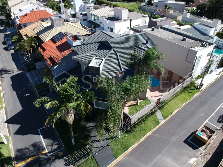 Casa em Condomínio à venda 6 suítes no Ariribá