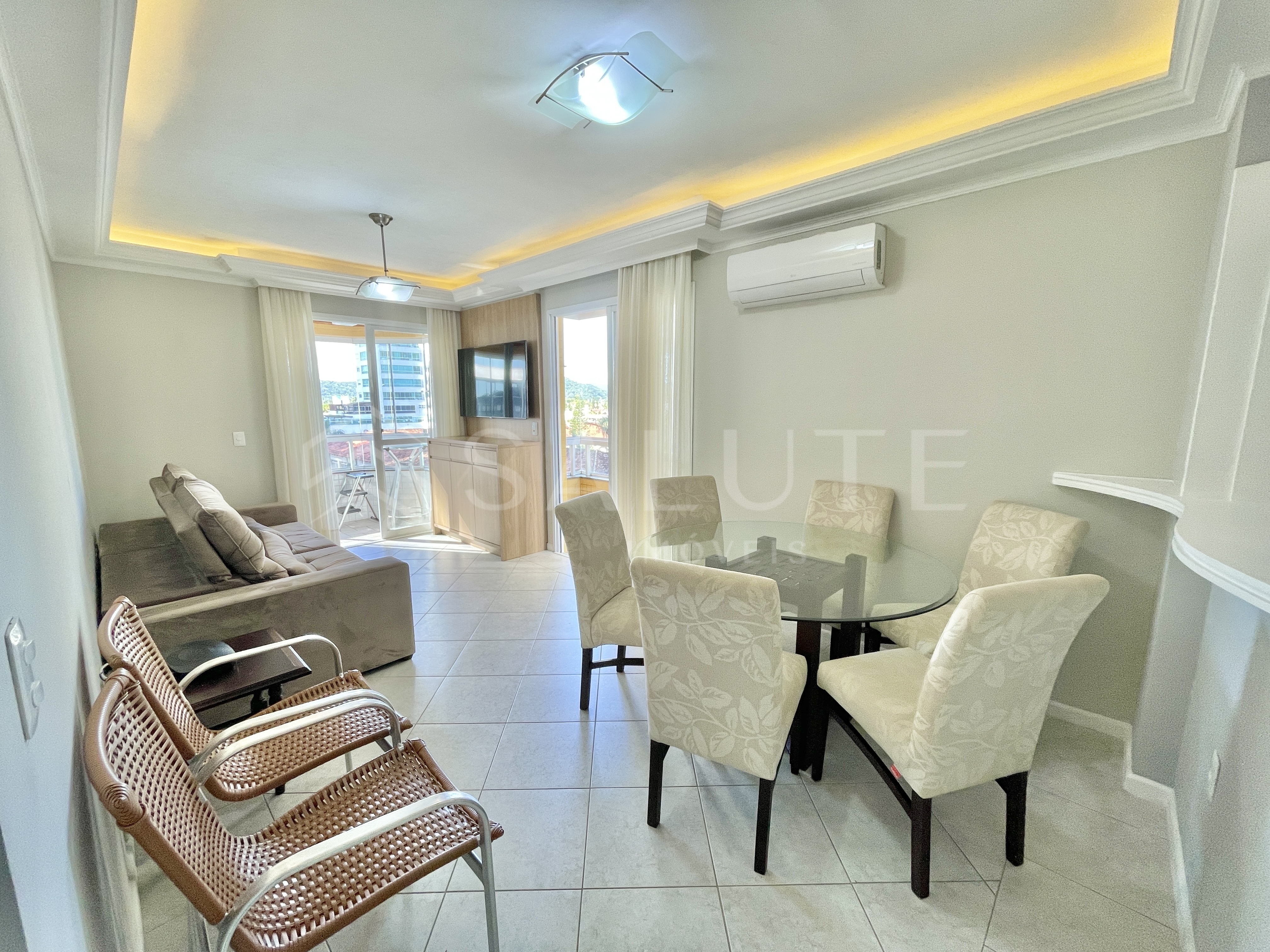 Apartamento aluguel anual 2 dormitórios no Centro