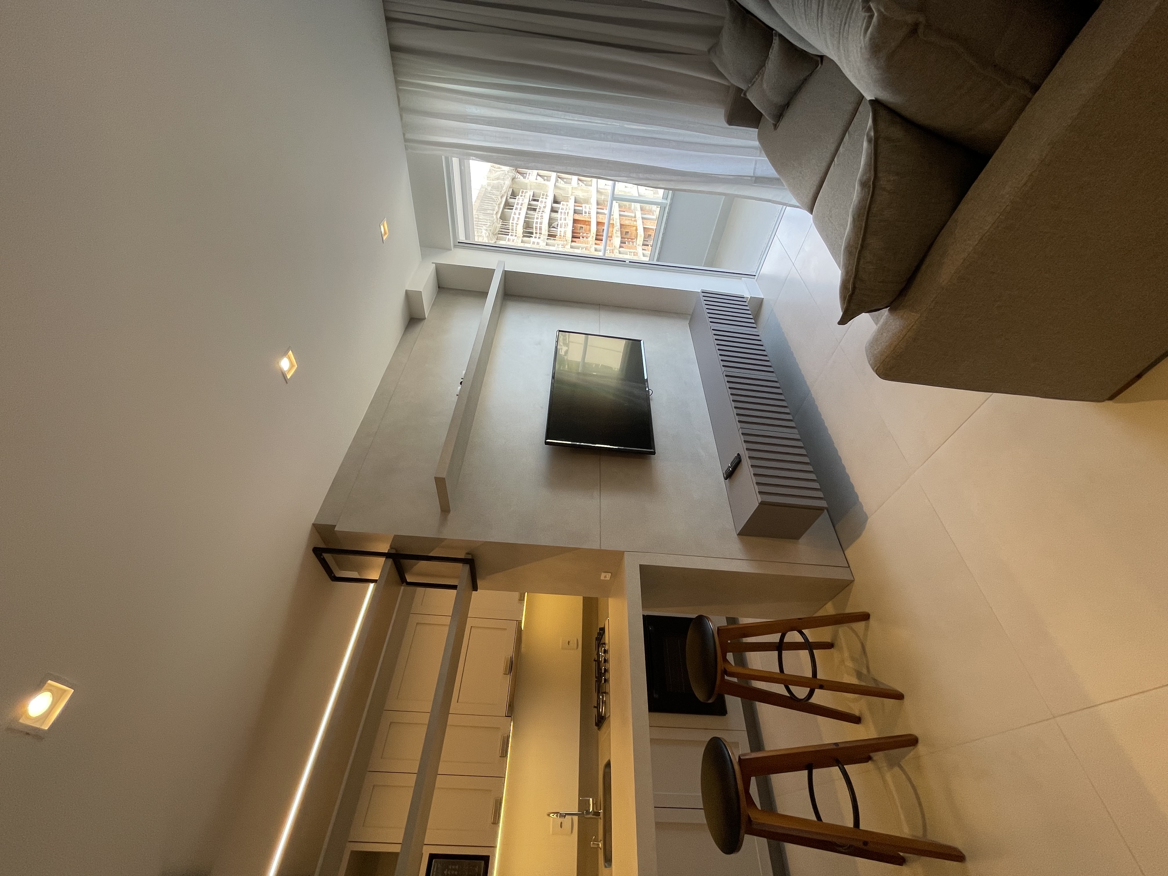 Apartamento aluguel anual 2 dormitórios na Praia Brava.