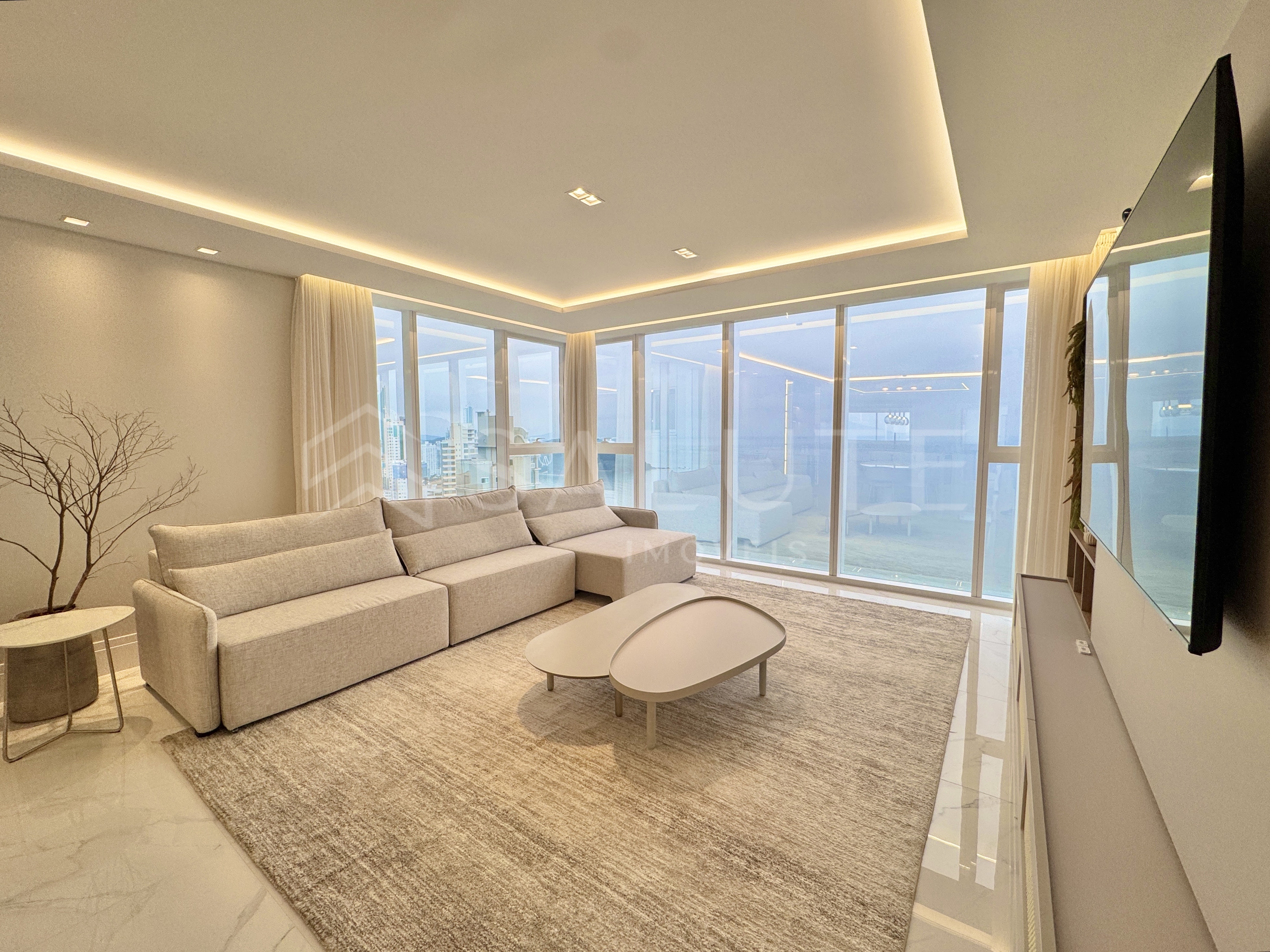 Apartamento à venda 4 suítes no Centro