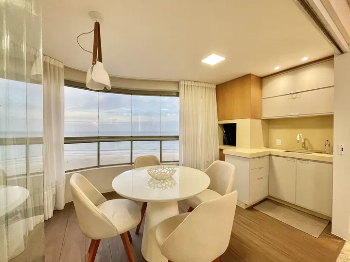 Apartamento frente mar à venda 3 dormitórios na Barra Sul