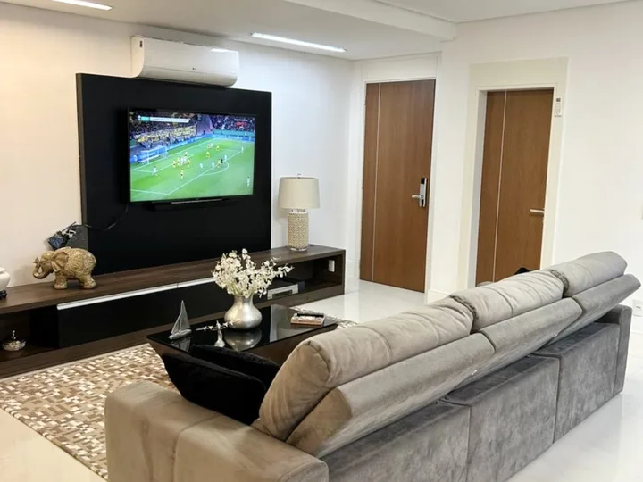 Apartamento locação anual 3 suítes Barra Sul