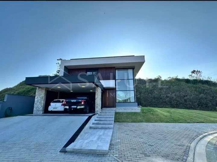 Casa em Condomínio à venda 4 suítes no Centro