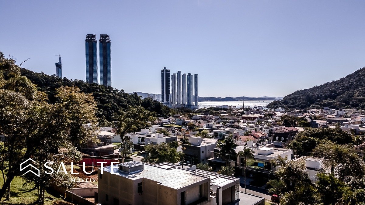 Linda Casa em Condomínio Fechado com Vista pro Mar