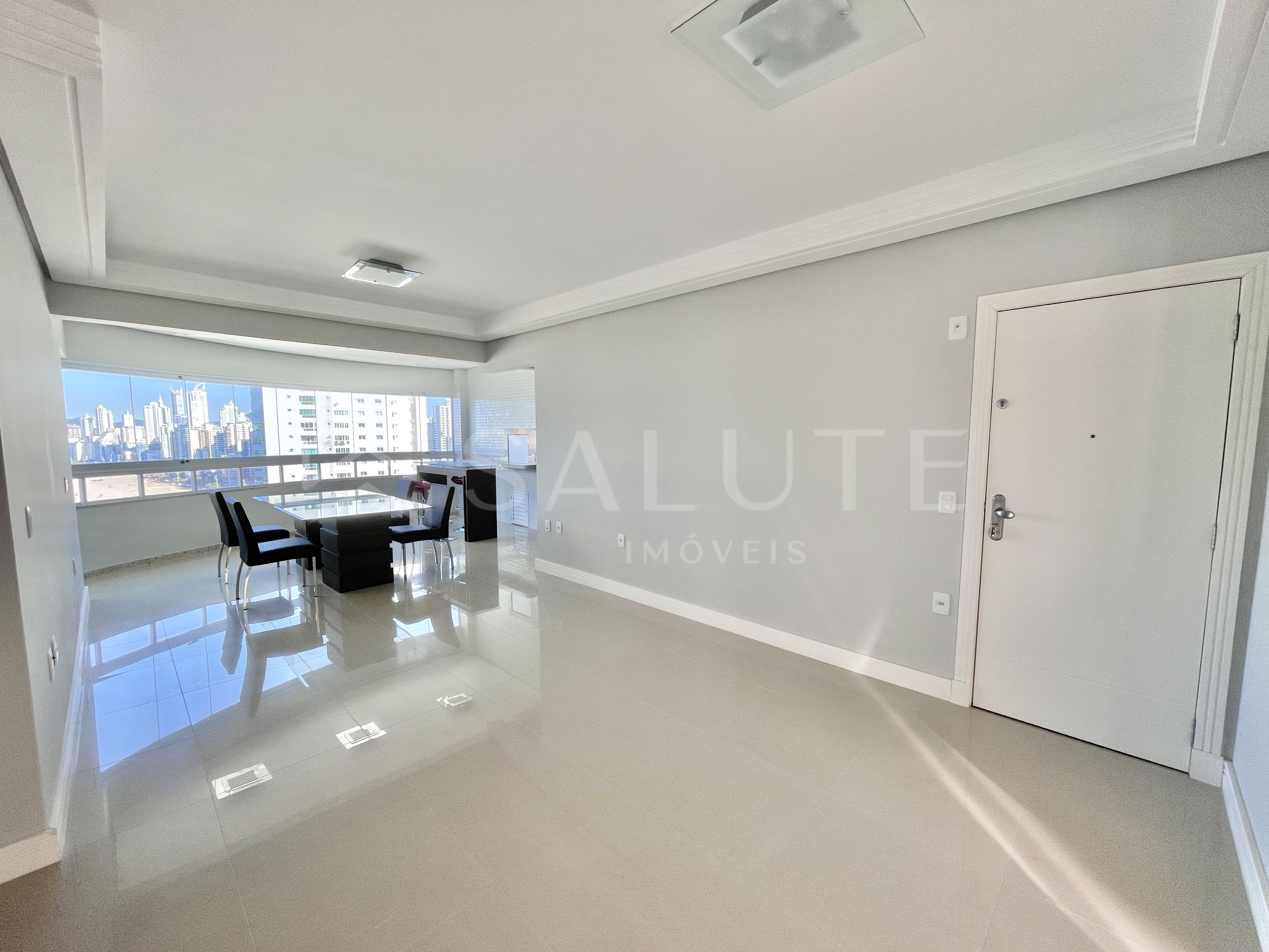 Apartamento à venda 3 suítes no Centro