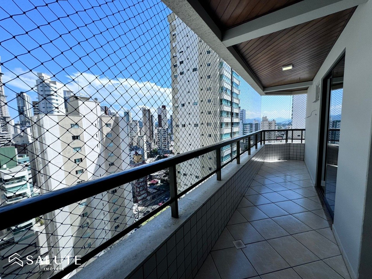 Apartamento à venda 3 Dormitórios no Centro
