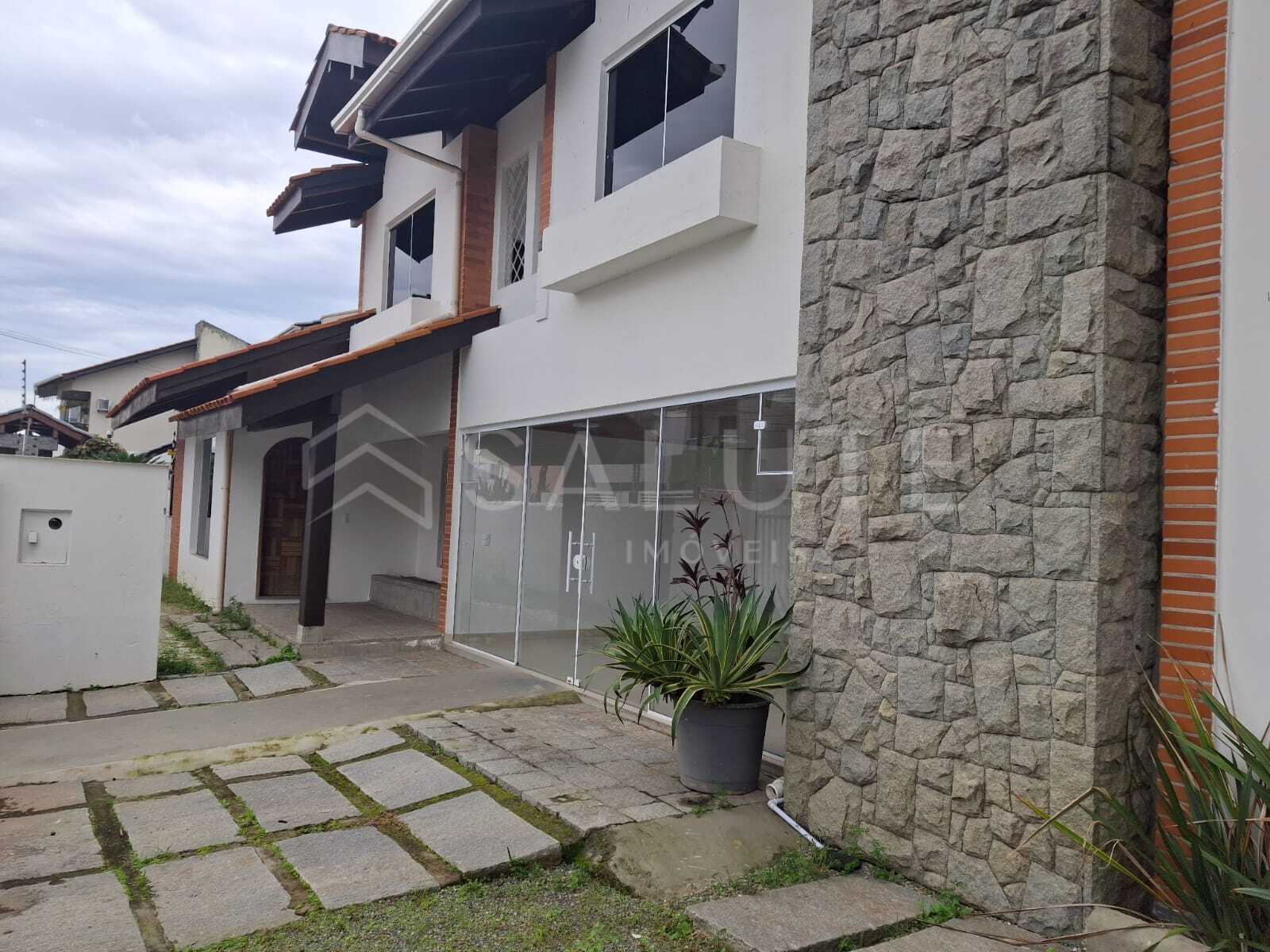 Casa comercial aluguel anual 4 dormitórios no Centro