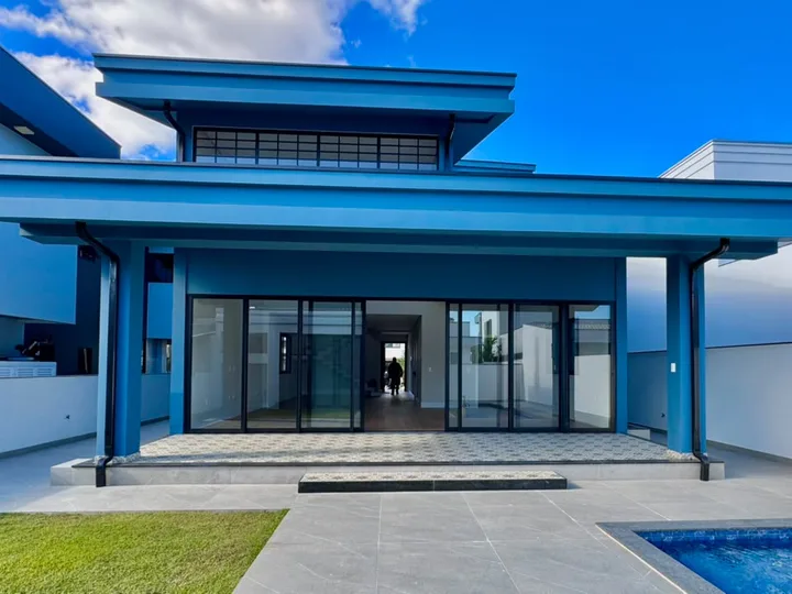 Casa em Condomínio à venda 4 suítes no Santa Regina