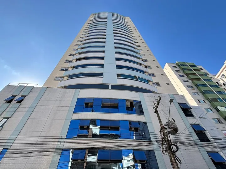 Apartamento à venda 3 suítes no Centro