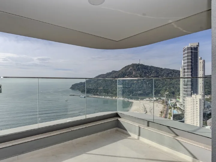 Apartamento à venda 4 suítes na Barra Sul