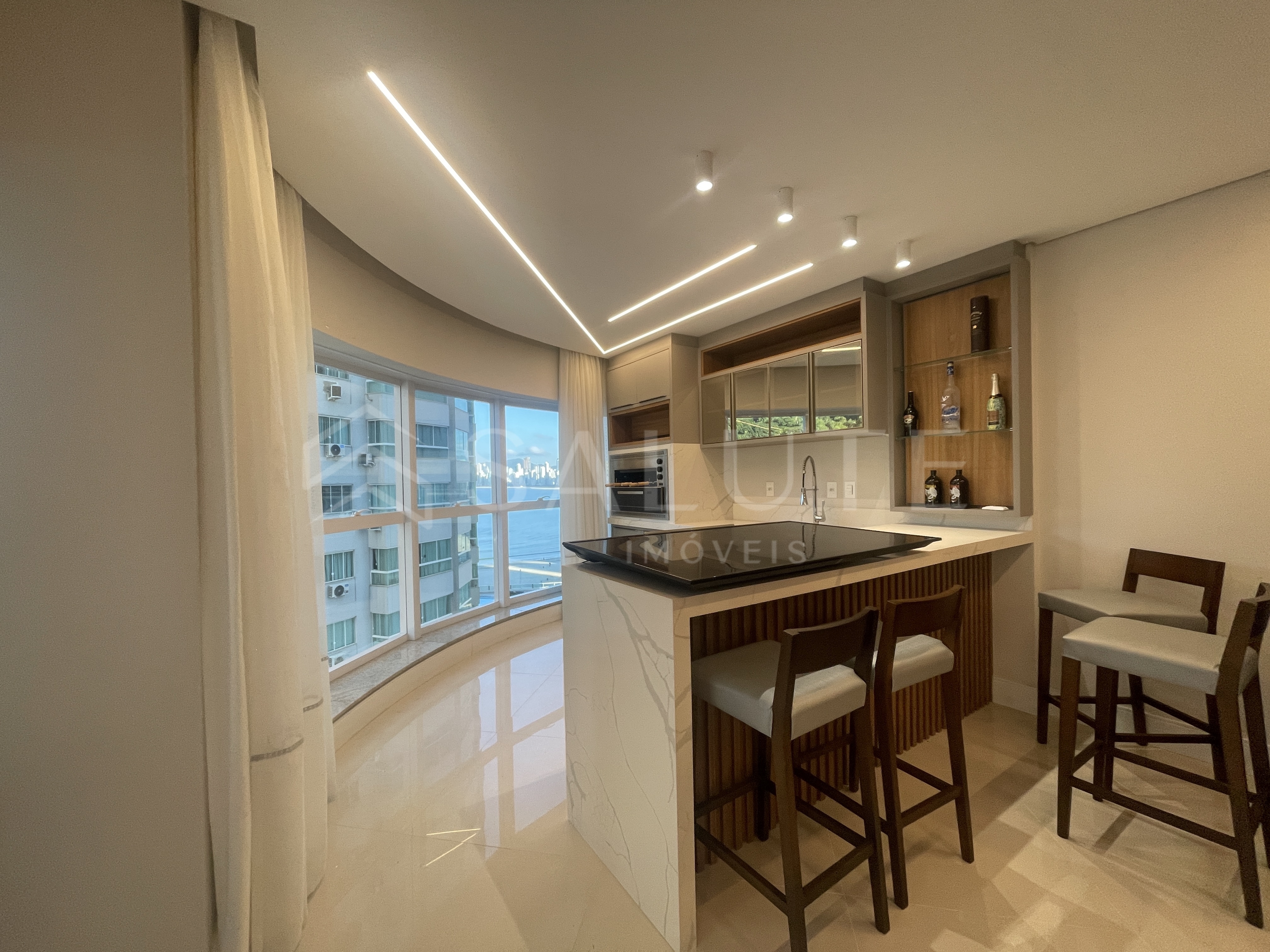 Apartamento à venda 4 dormitórios nos Pioneiros