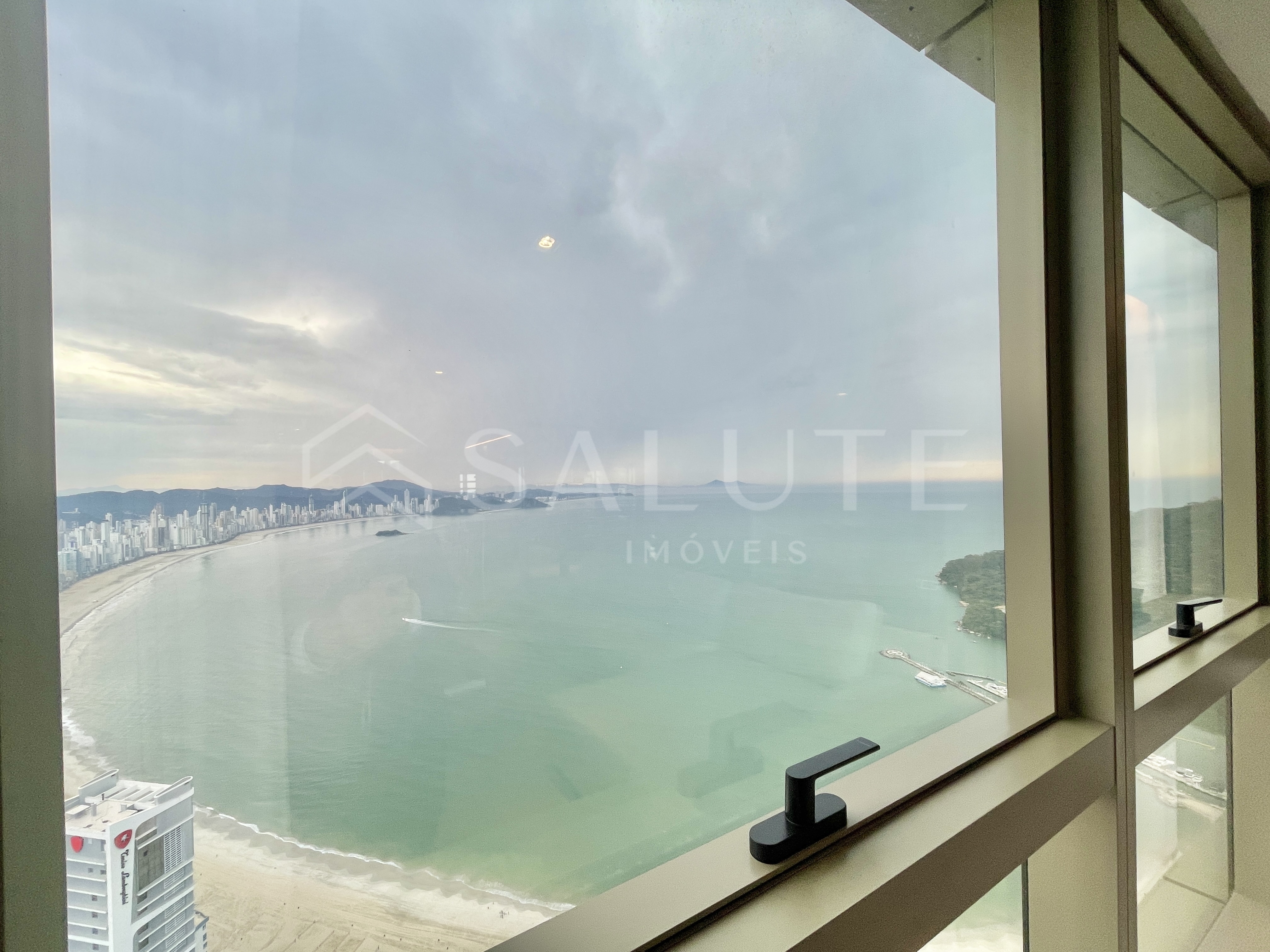 Apartamento à venda 4 suítes Barra Sul