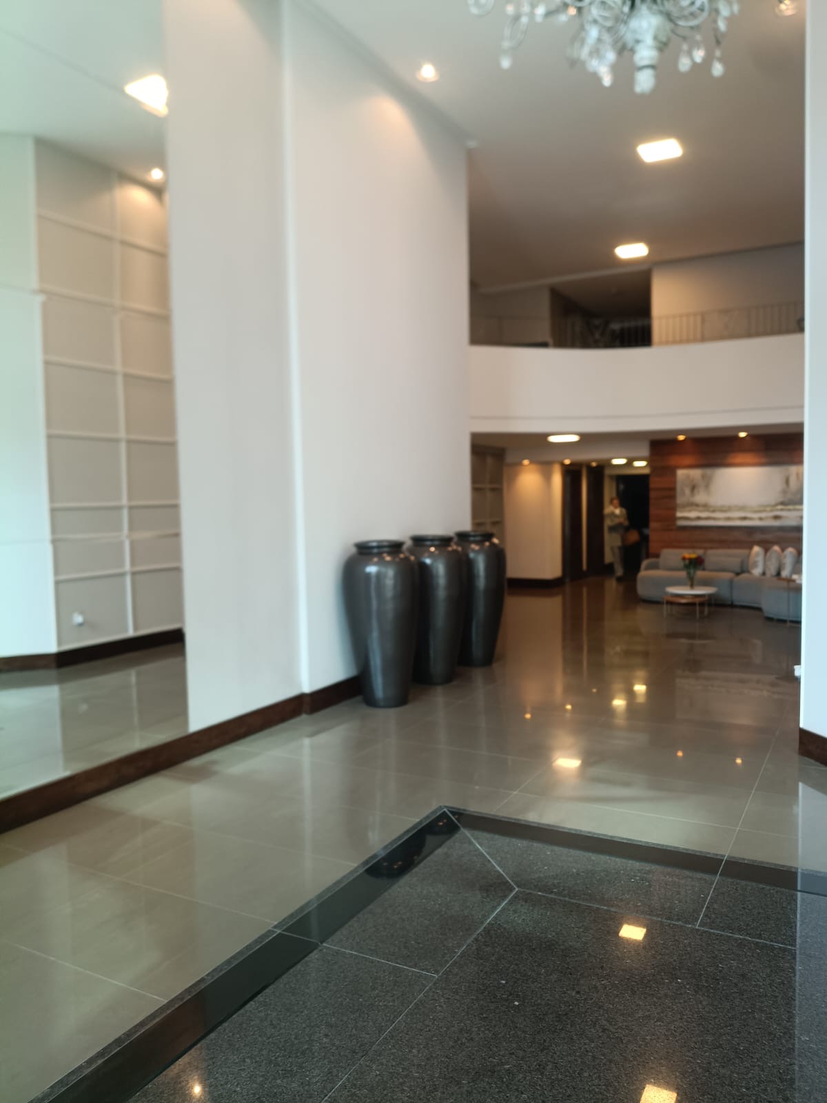 Apartamento aluguel anual 2 suítes no Pioneiros