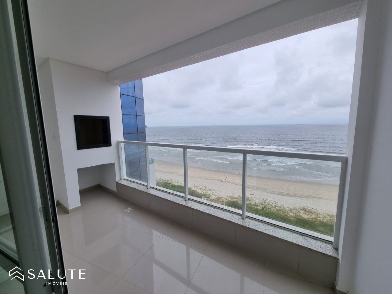 Apartamento à venda com 3 suítes em Navegantes