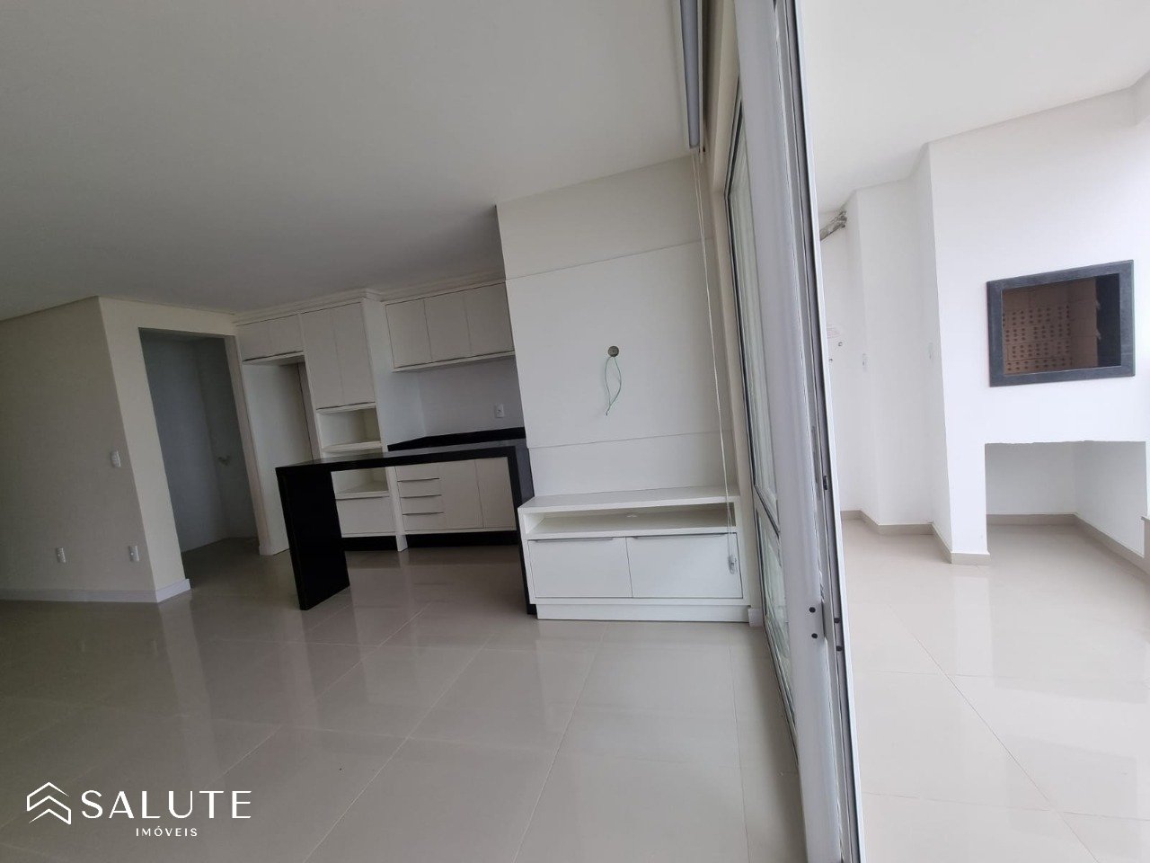 Apartamento à venda com 3 suítes em Navegantes