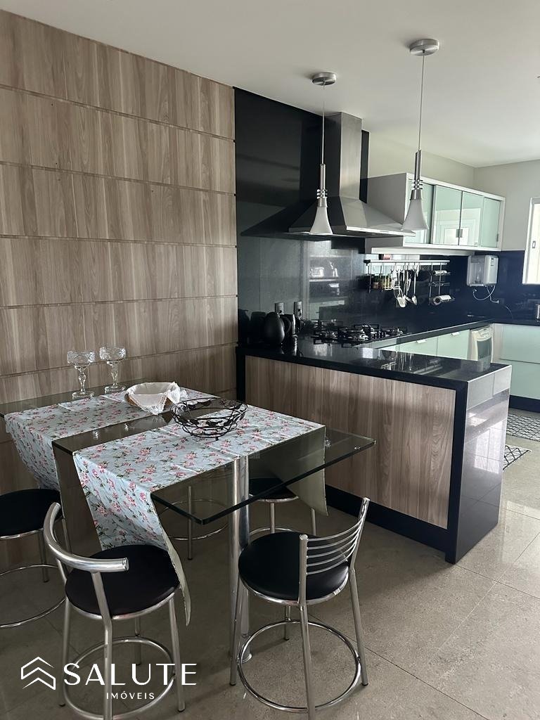 Apartamento aluguel anual com 4 suítes Barra Sul