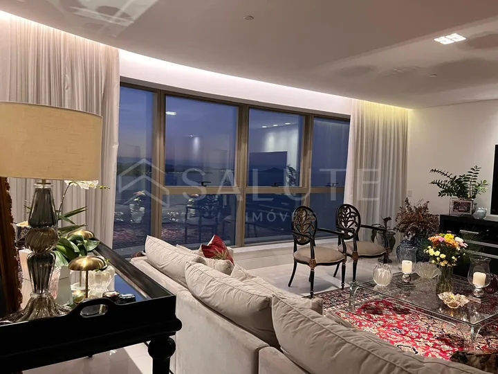 Apartamento á venda com 4 Suítes na Barra Sul