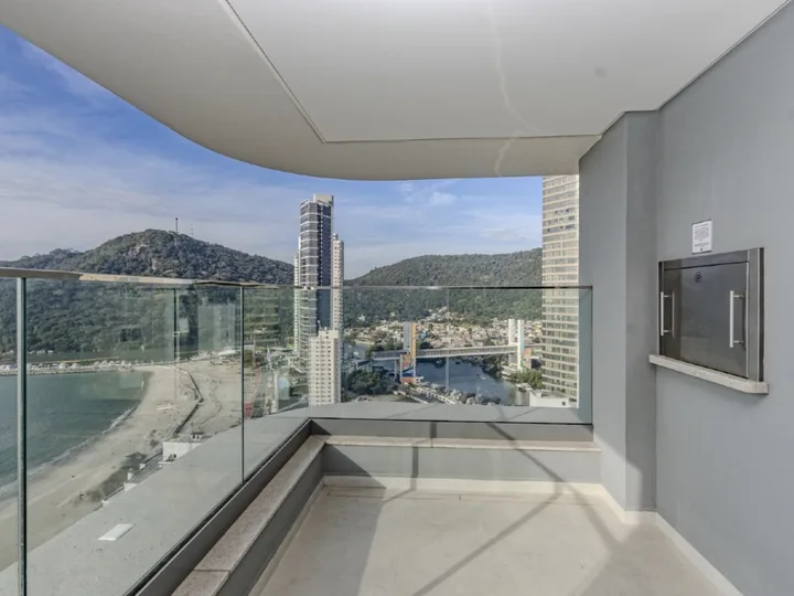 Apartamento à venda 4 suítes na Barra Sul