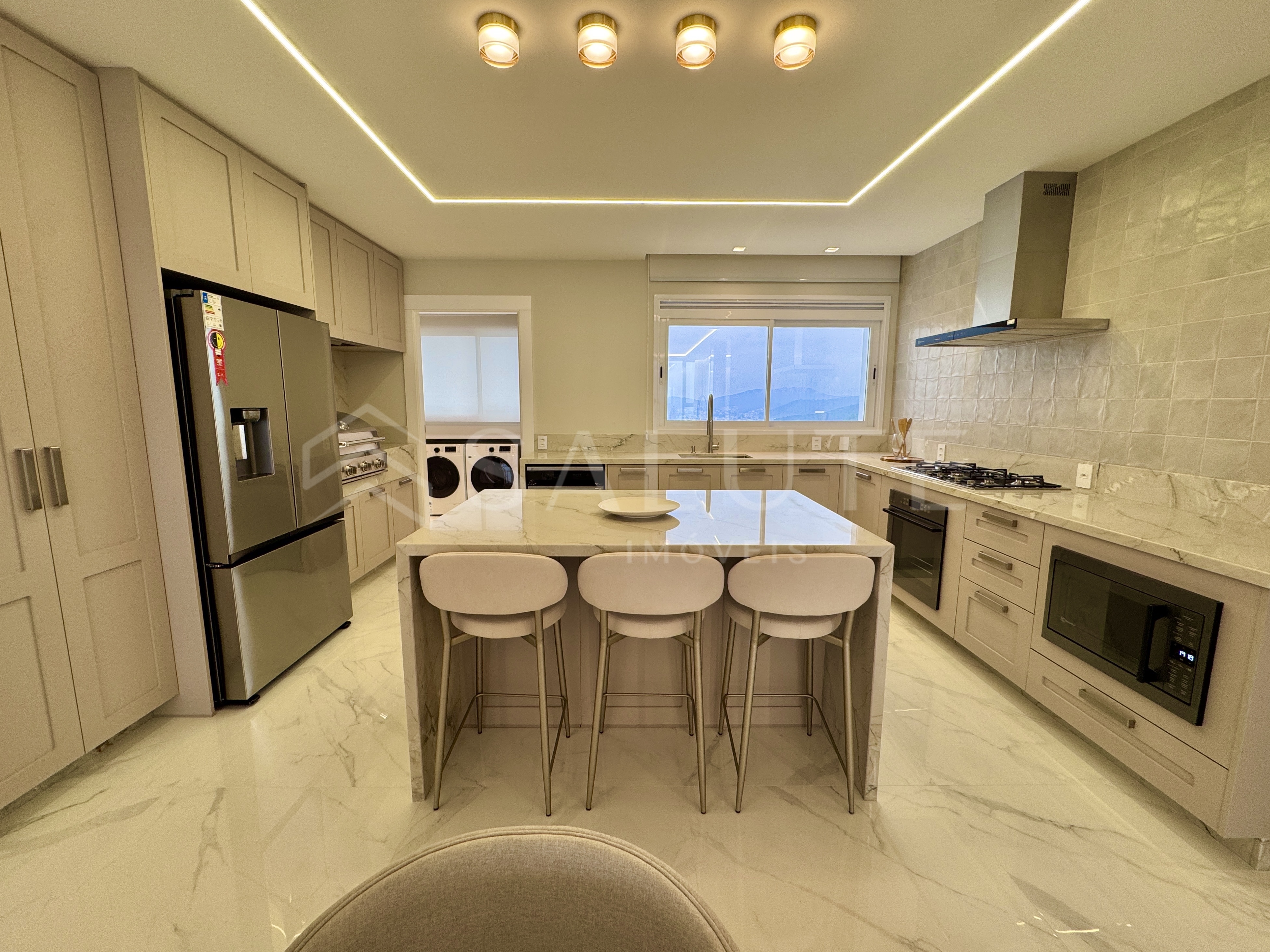 Apartamento aluguel anual 4 suítes na Barra Norte