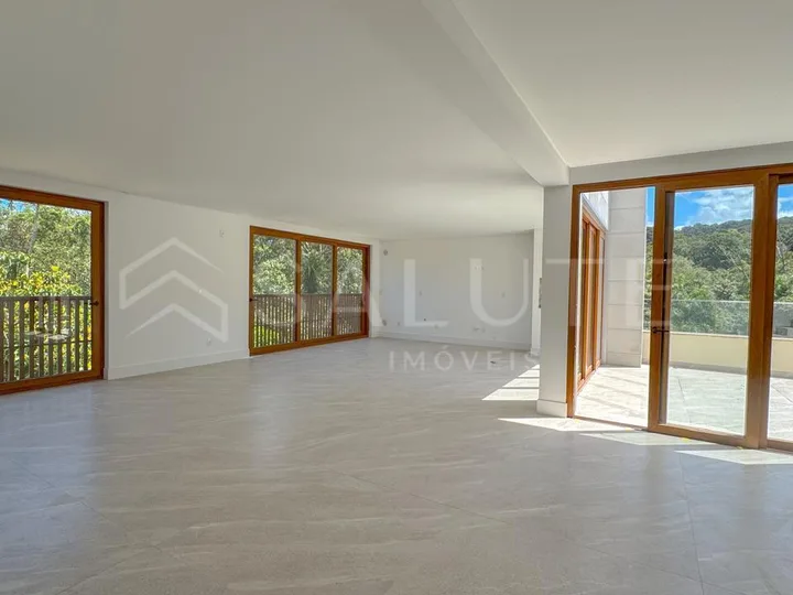 Apartamento 3 dormitórios em Praia do Estaleiro Balneário Camboriú