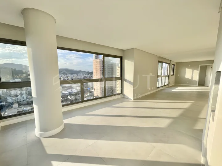 Apartamento à venda 4 dormitórios sendo 2 suítes no Centro