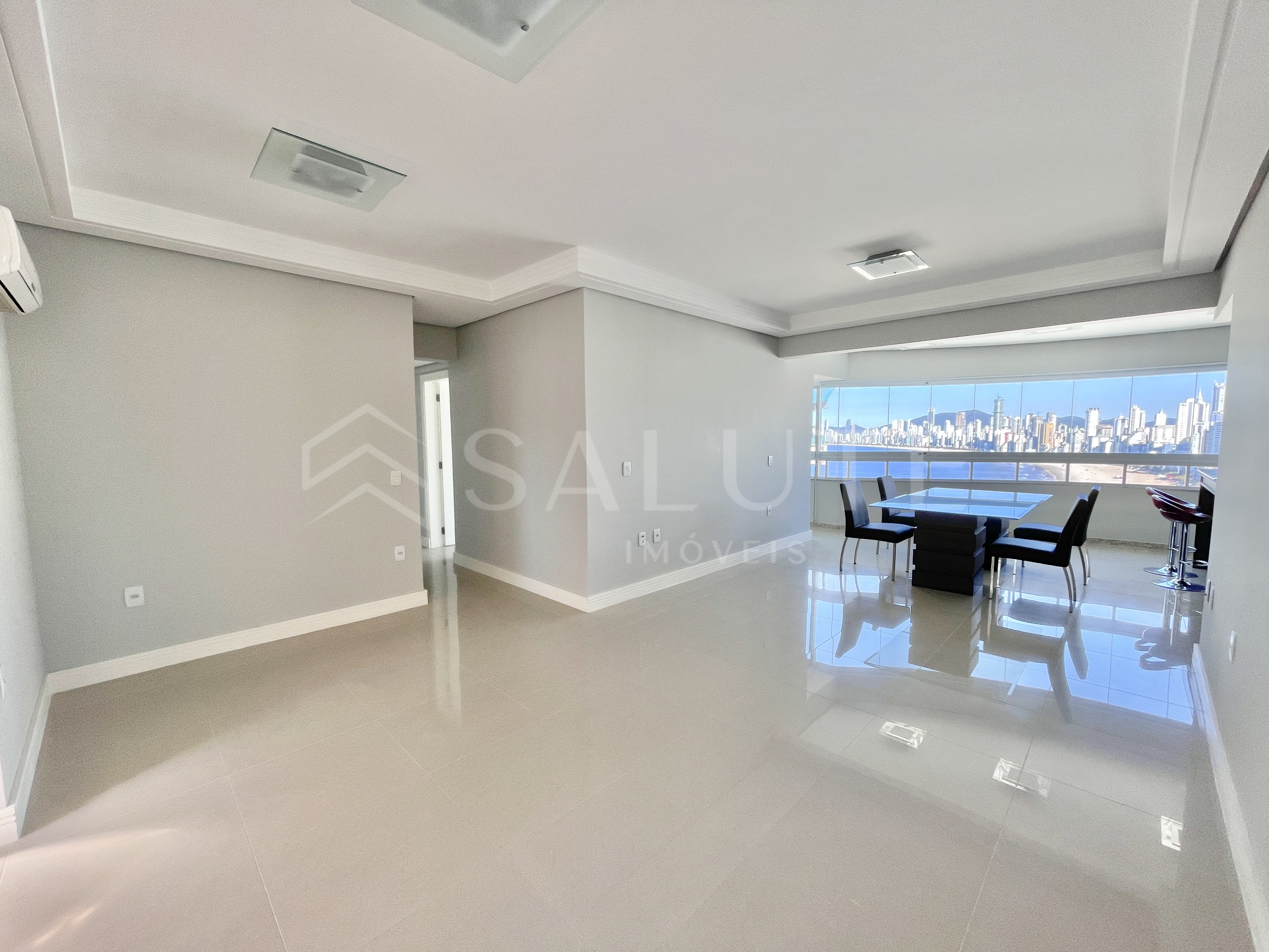 Apartamento à venda 3 suítes no Centro