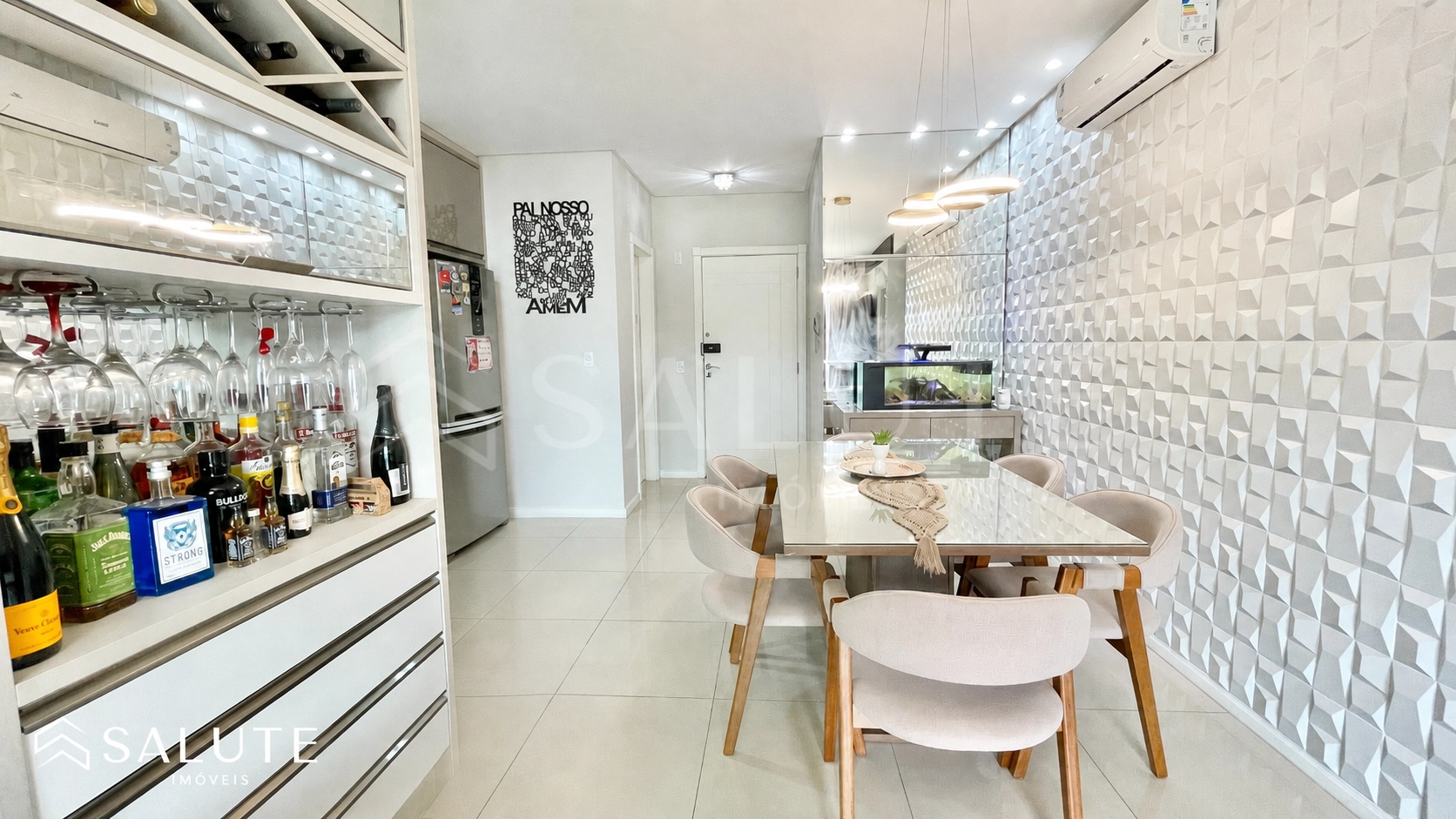 Apartamento diferenciado à venda com 3 dormitórios no Ariribá
