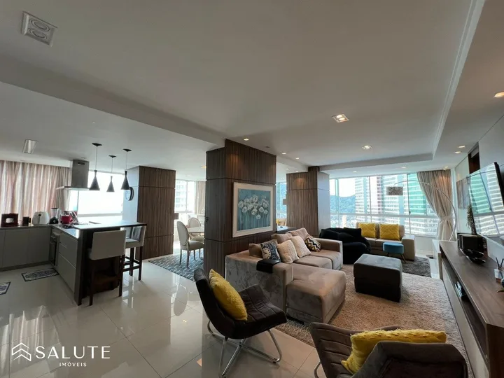 Apartamento à venda com 3 suítes na Barra Sul