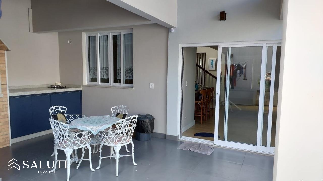 Casa à venda 04 Dormitórios nas Nações