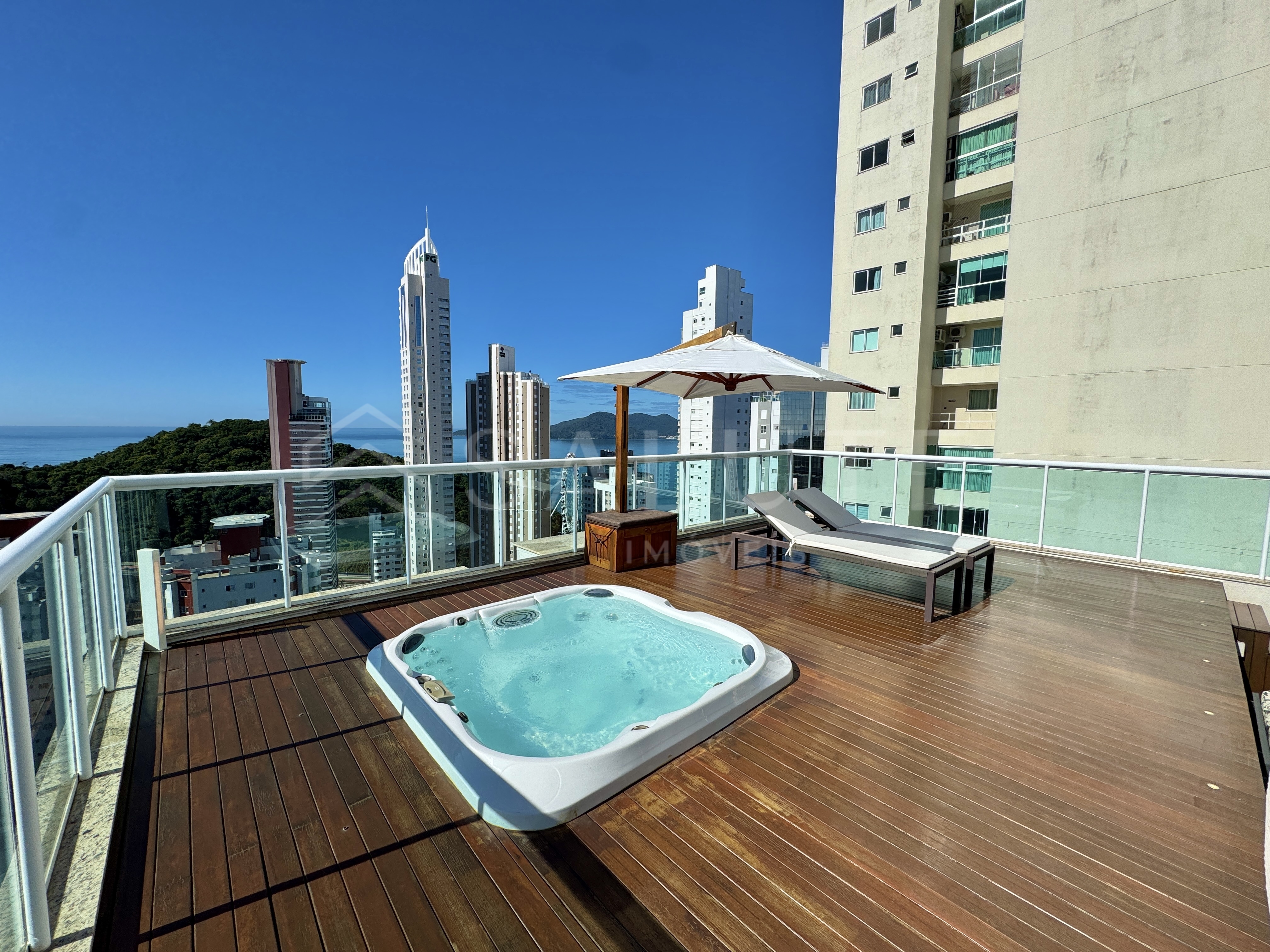Triplex à venda 4 suítes na Barra norte