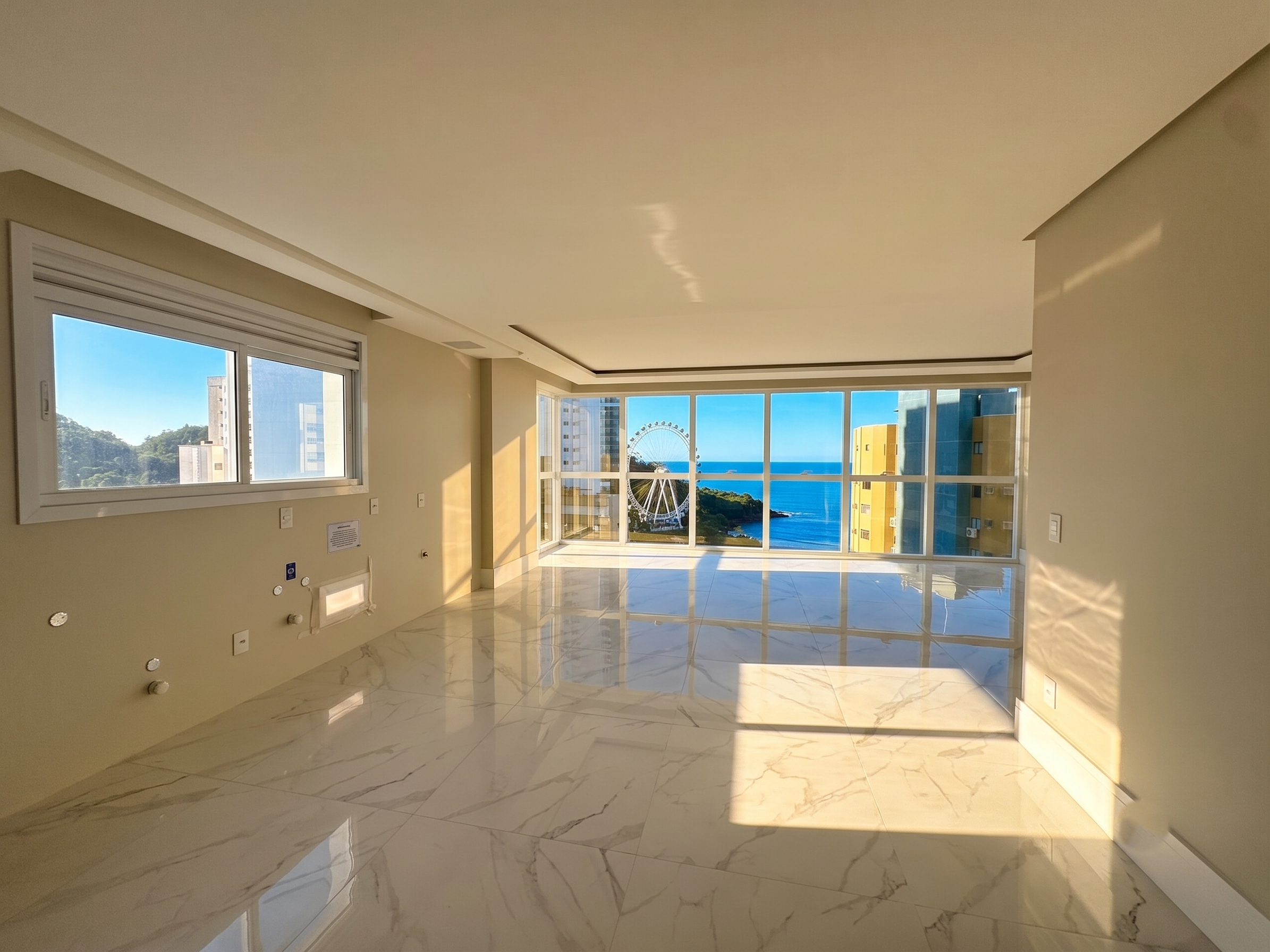 Apartamento à venda com 4 suítes no Pioneiros