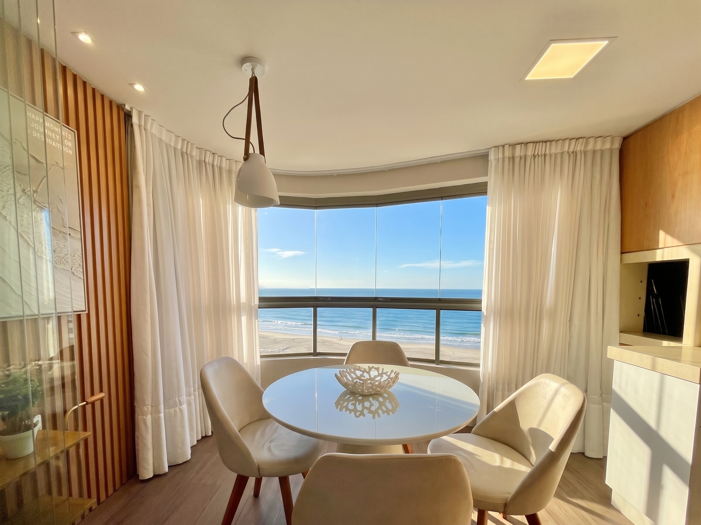 Apartamento frente mar à venda 3 dormitórios na Barra Sul