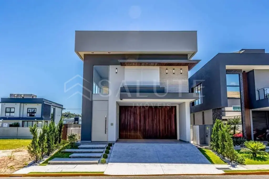 Casa à venda com 2 suítes em Camboriú