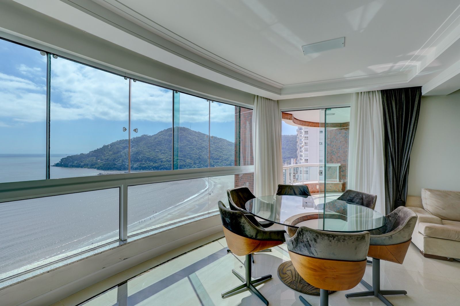 Apartamento aluguel anual 3 dormitórios Barra Sul