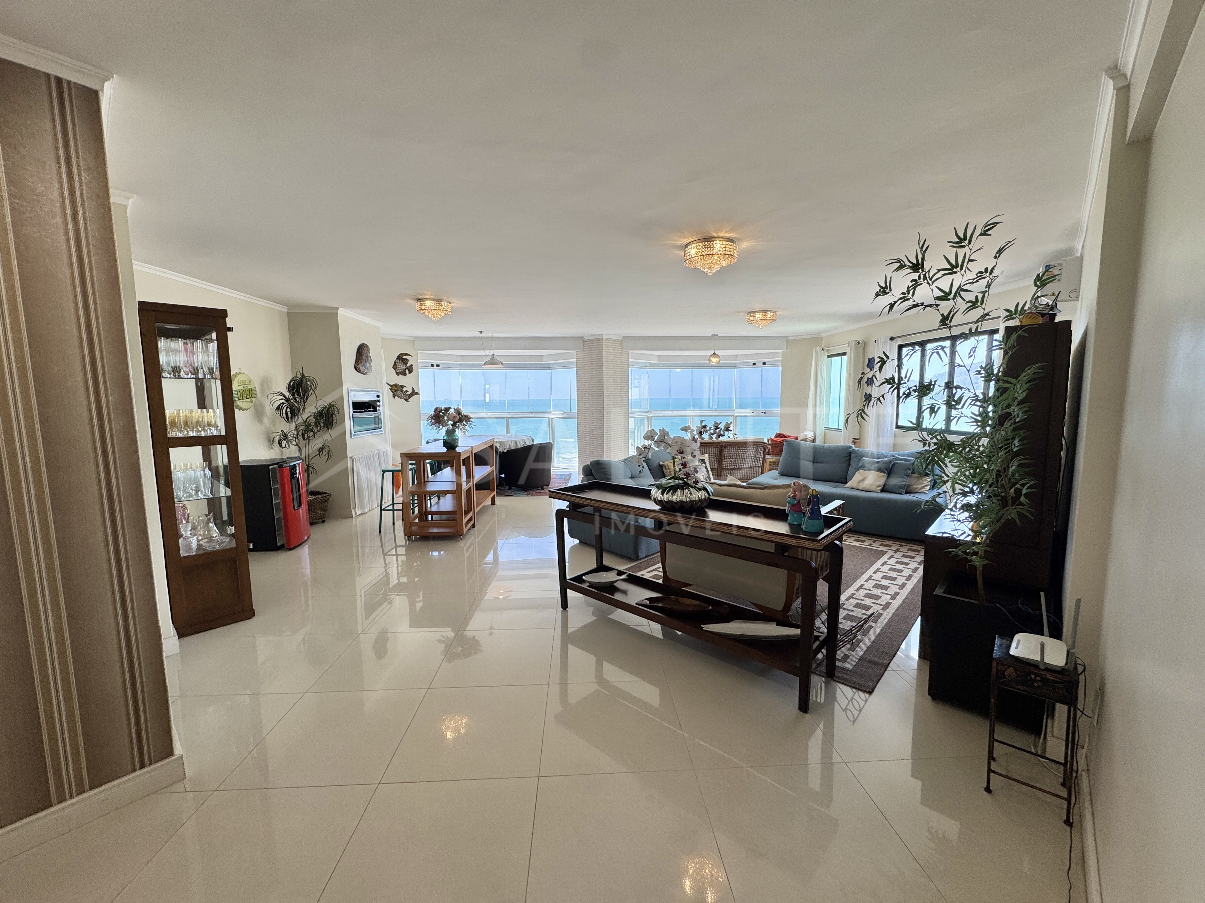 Apartamento à venda com 4 suítes no Centro