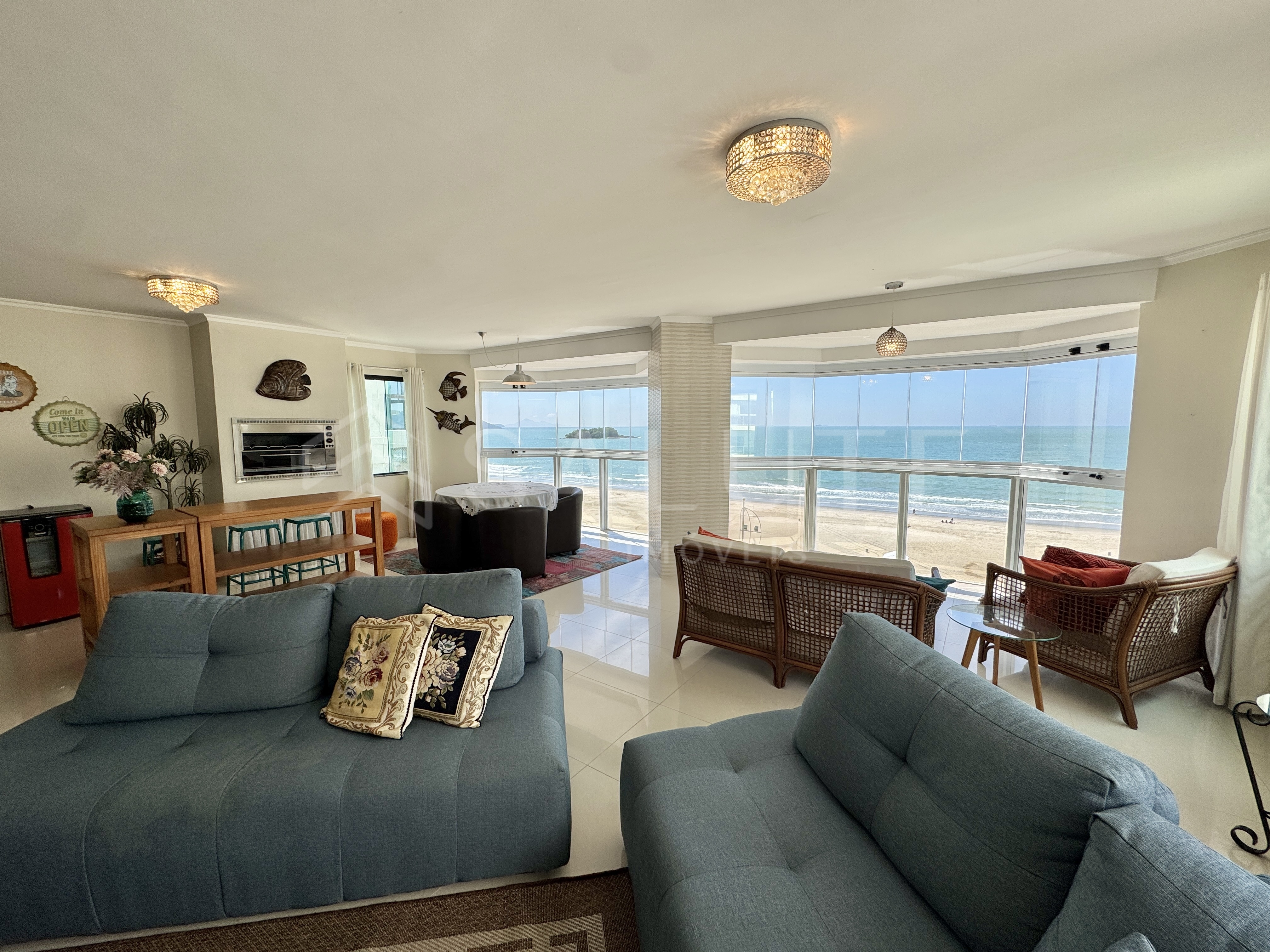 Apartamento à venda com 4 suítes no Centro