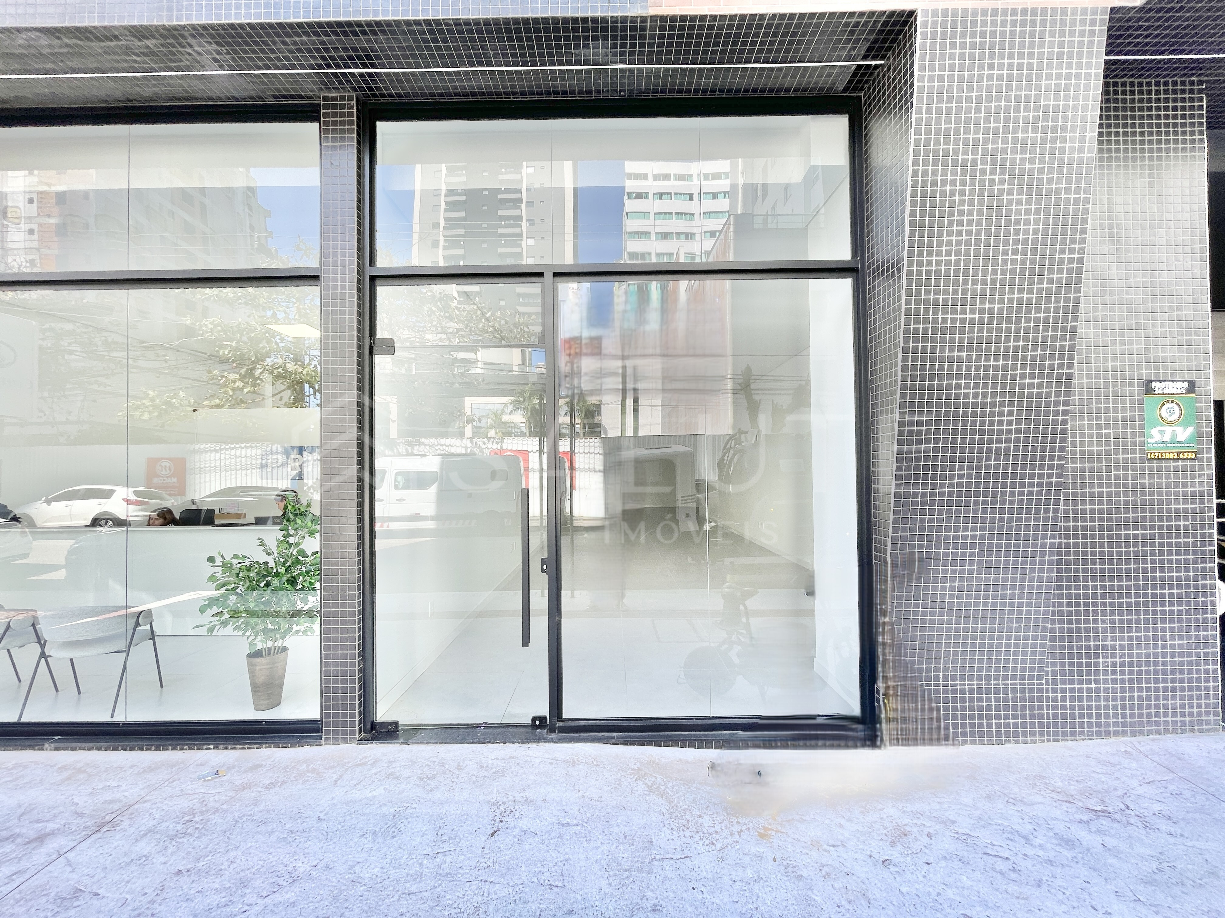 Sala comercial para locação anual no Centro