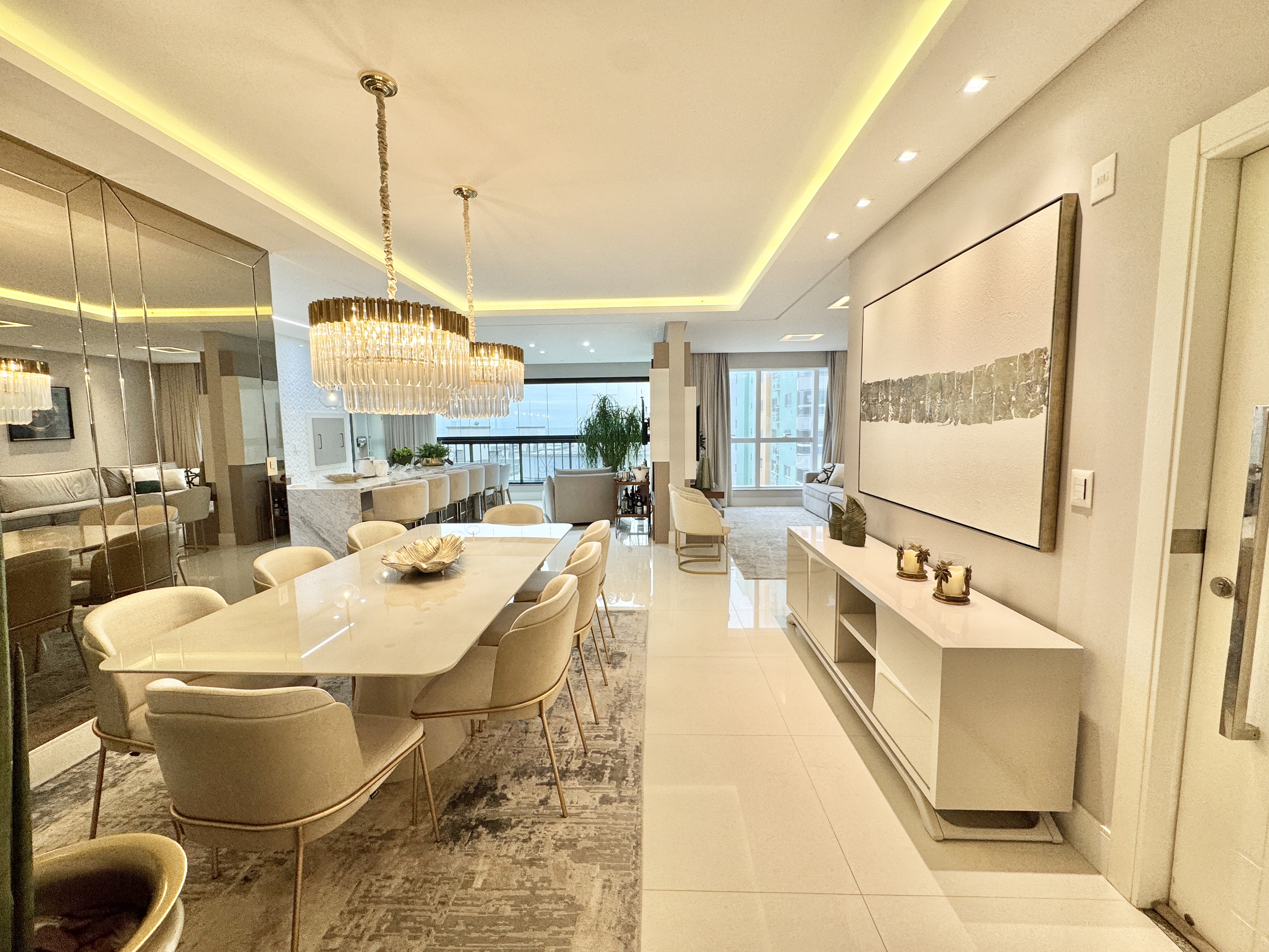 Apartamento à venda 4 suítes Meia Praia Itapema
