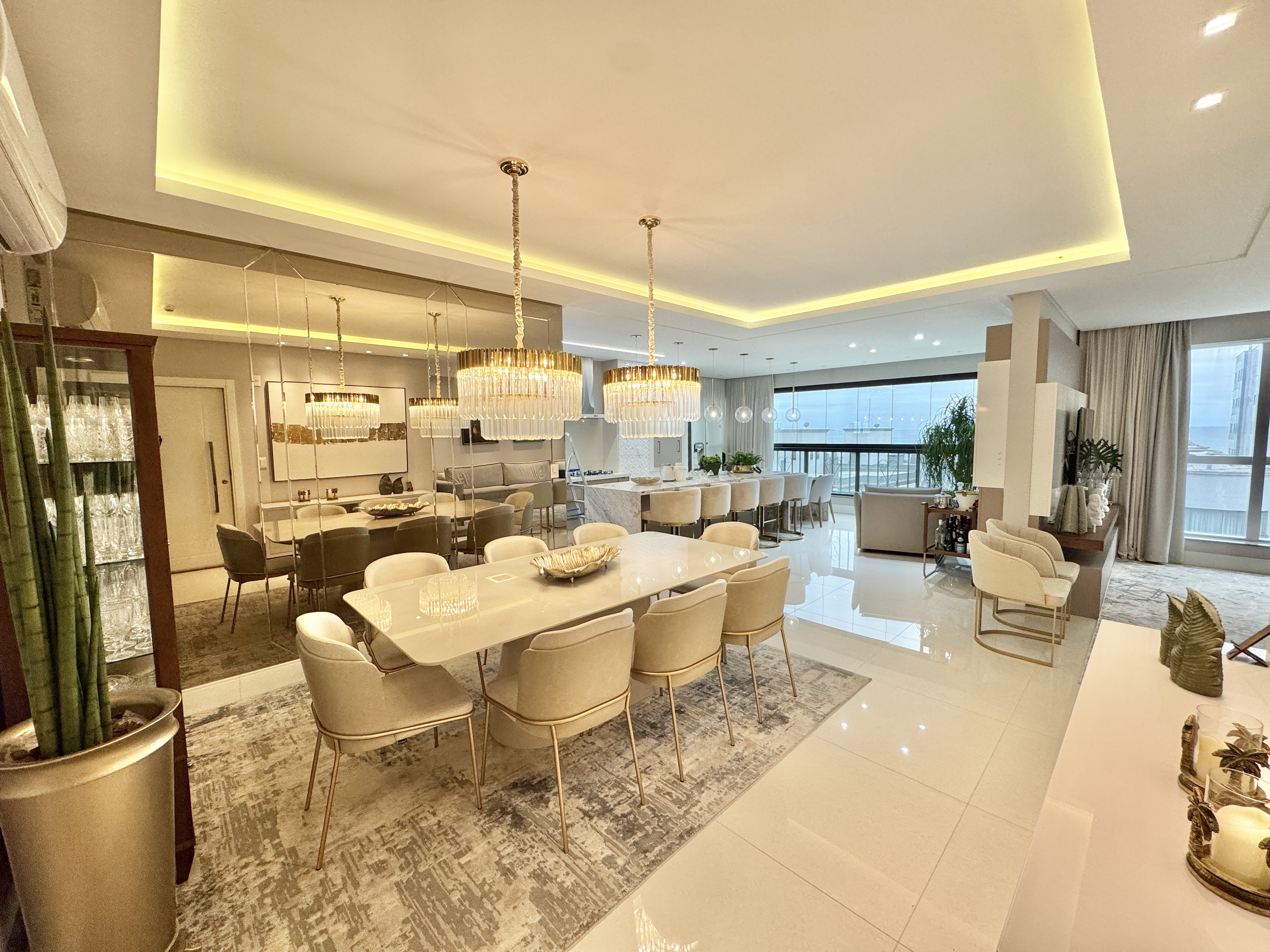 Apartamento à venda 4 suítes Meia Praia Itapema