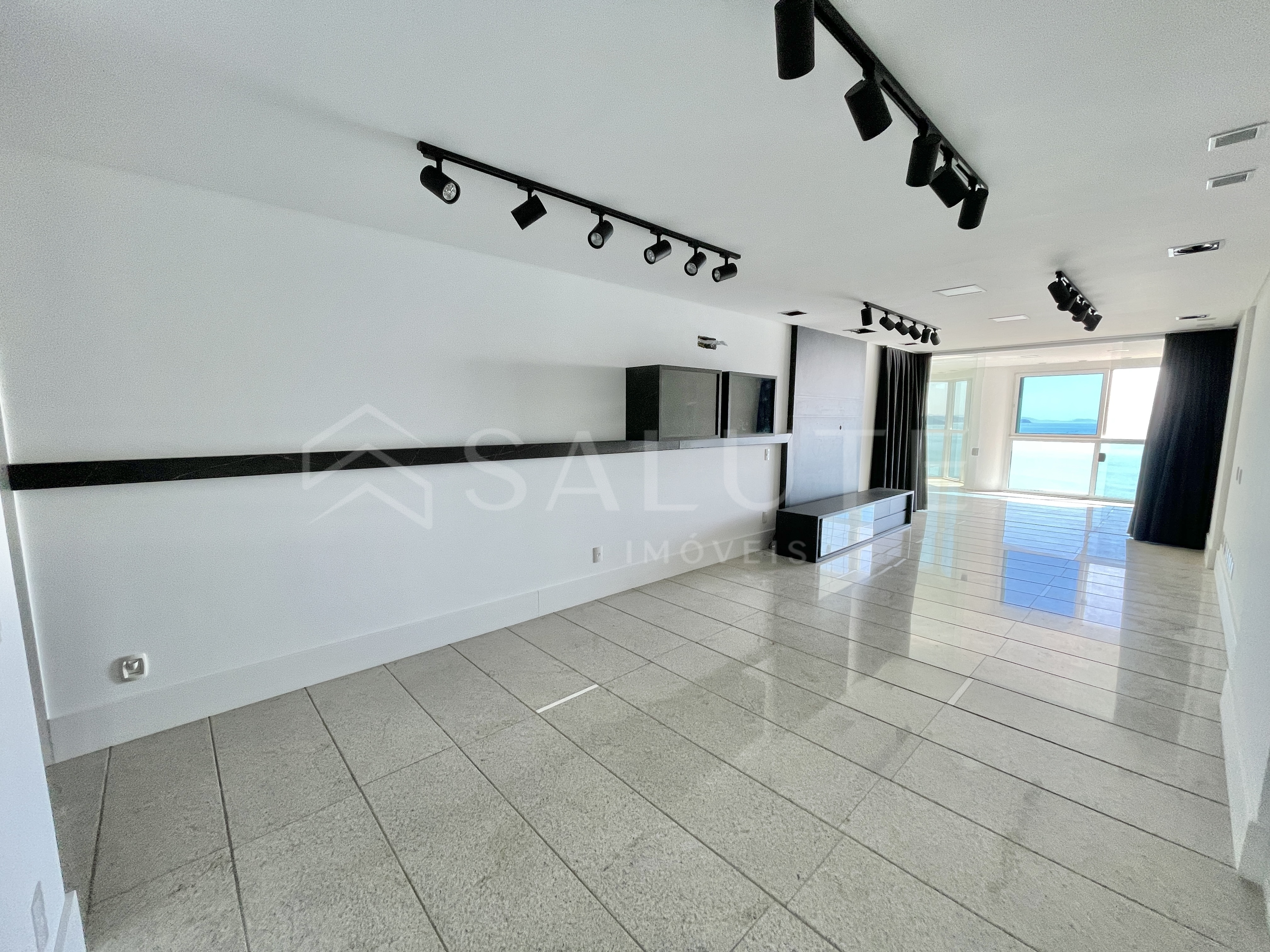 Apartamento aluguel anual 4 suítes na Barra Sul