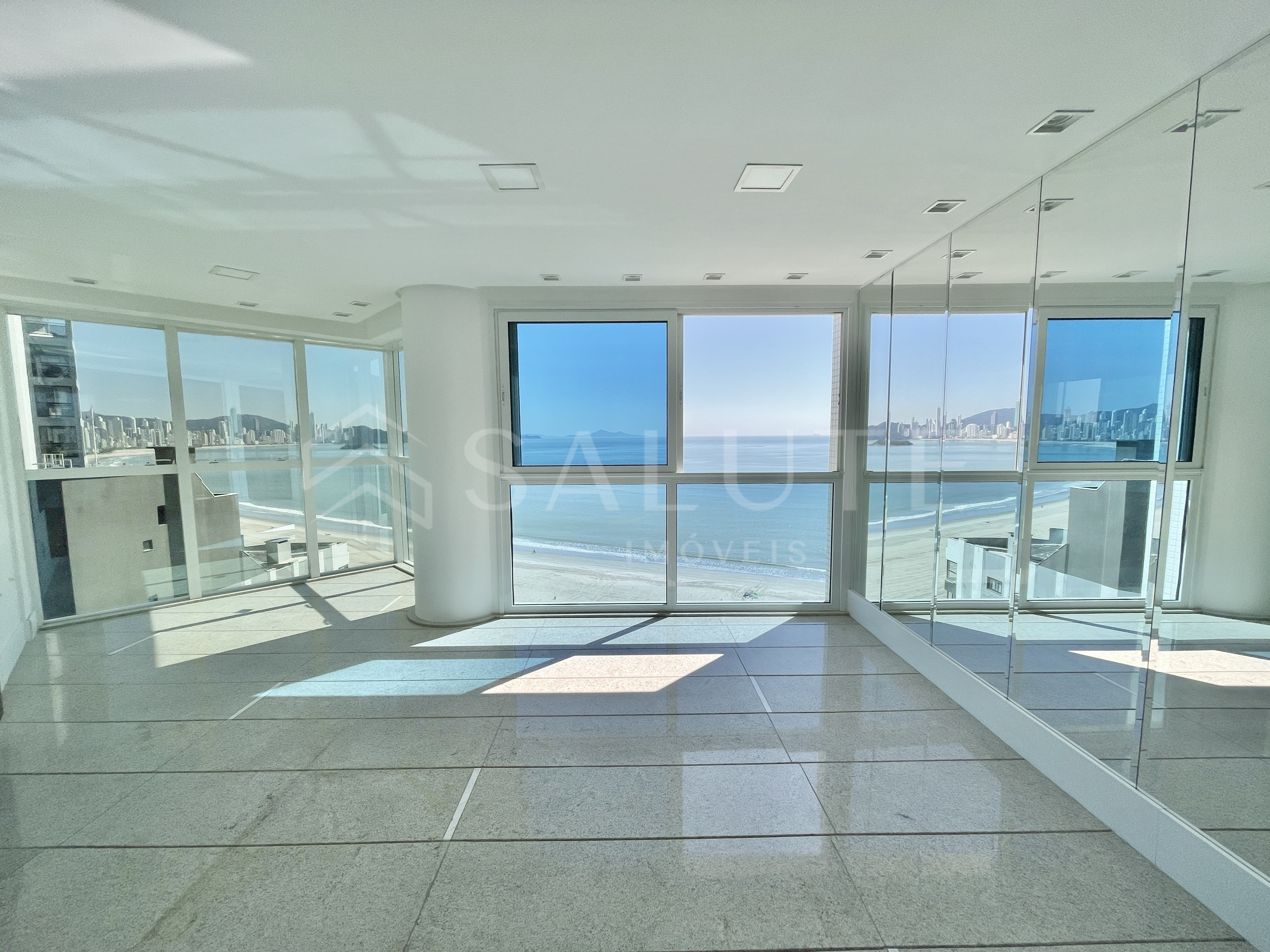 Apartamento aluguel anual 4 suítes na Barra Sul