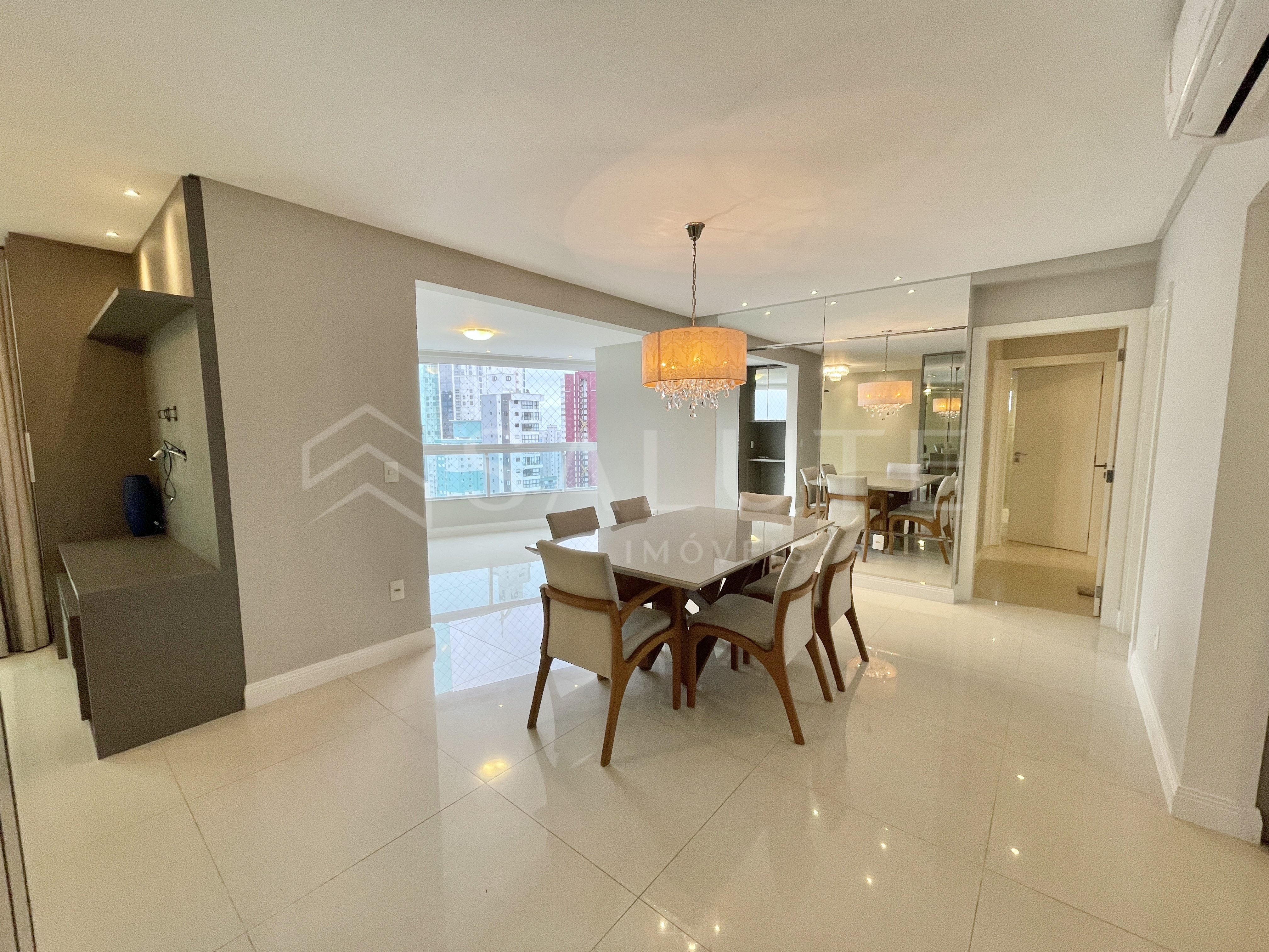 Apartamento à Venda 4 Dormitórios no Centro