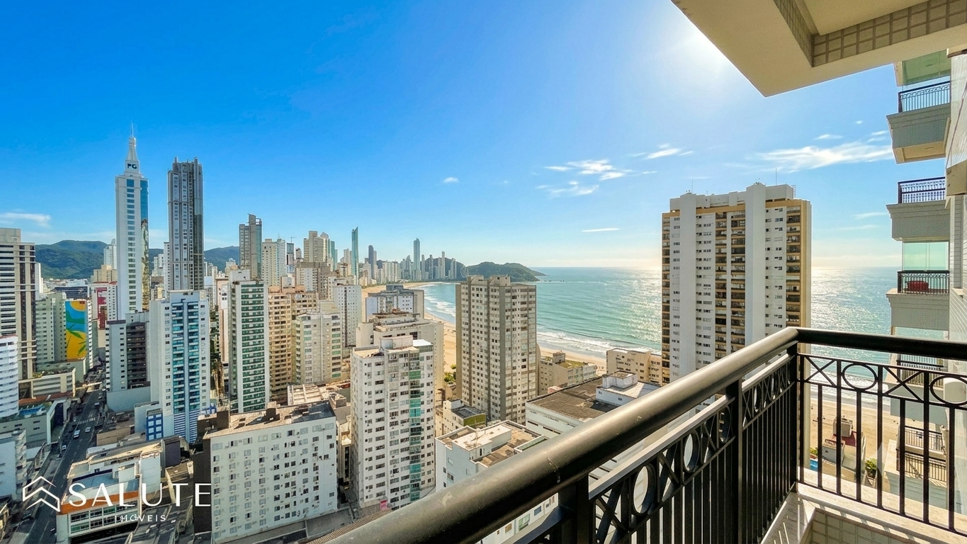 Apartamento locação anual com 3 suítes no Centro