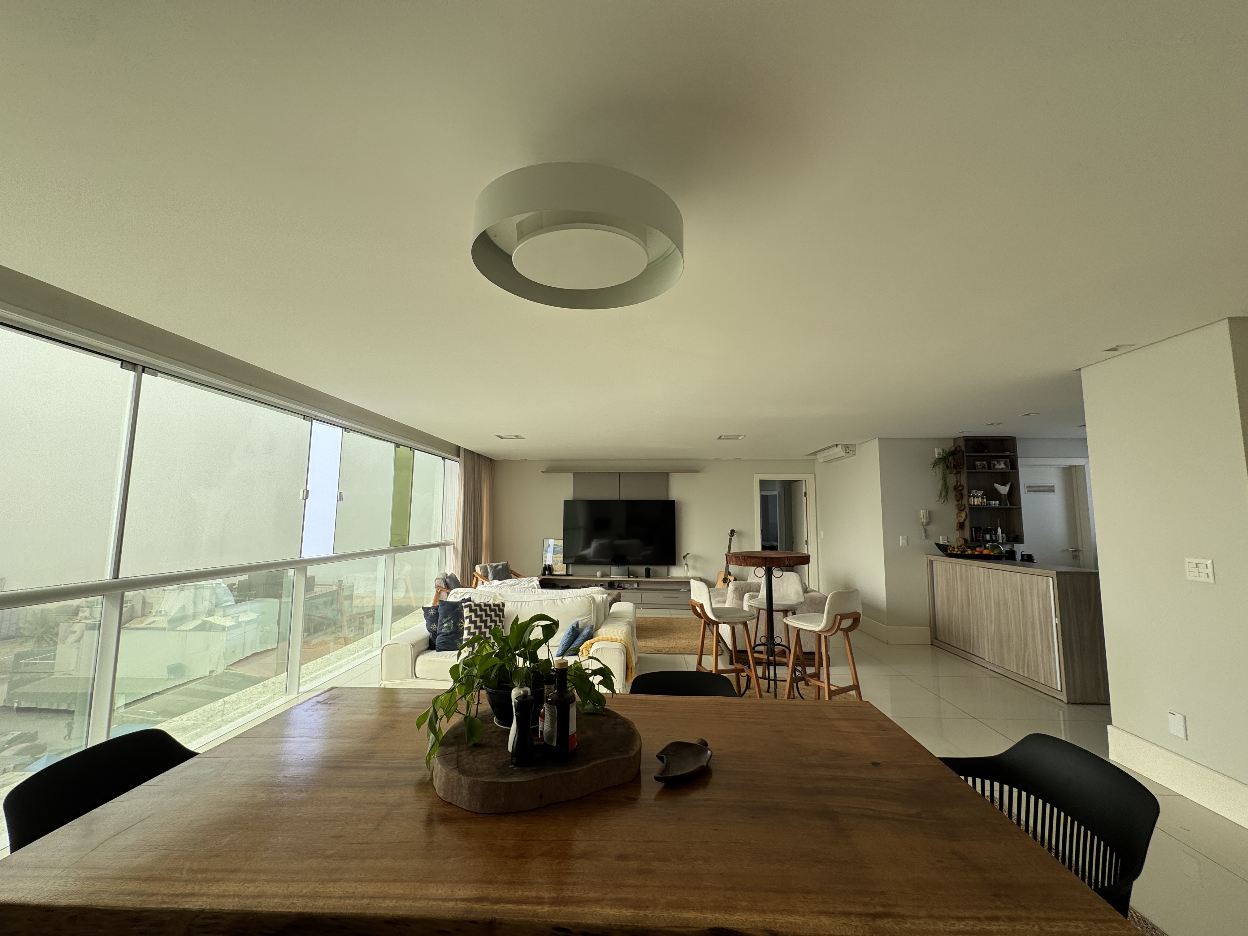 Apartamento aluguel anual 4 suítes Praia Brava.