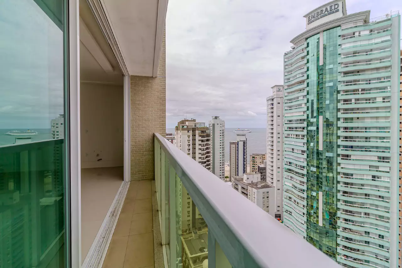 Apartamento à venda 4 dormitórios na Barra Sul
