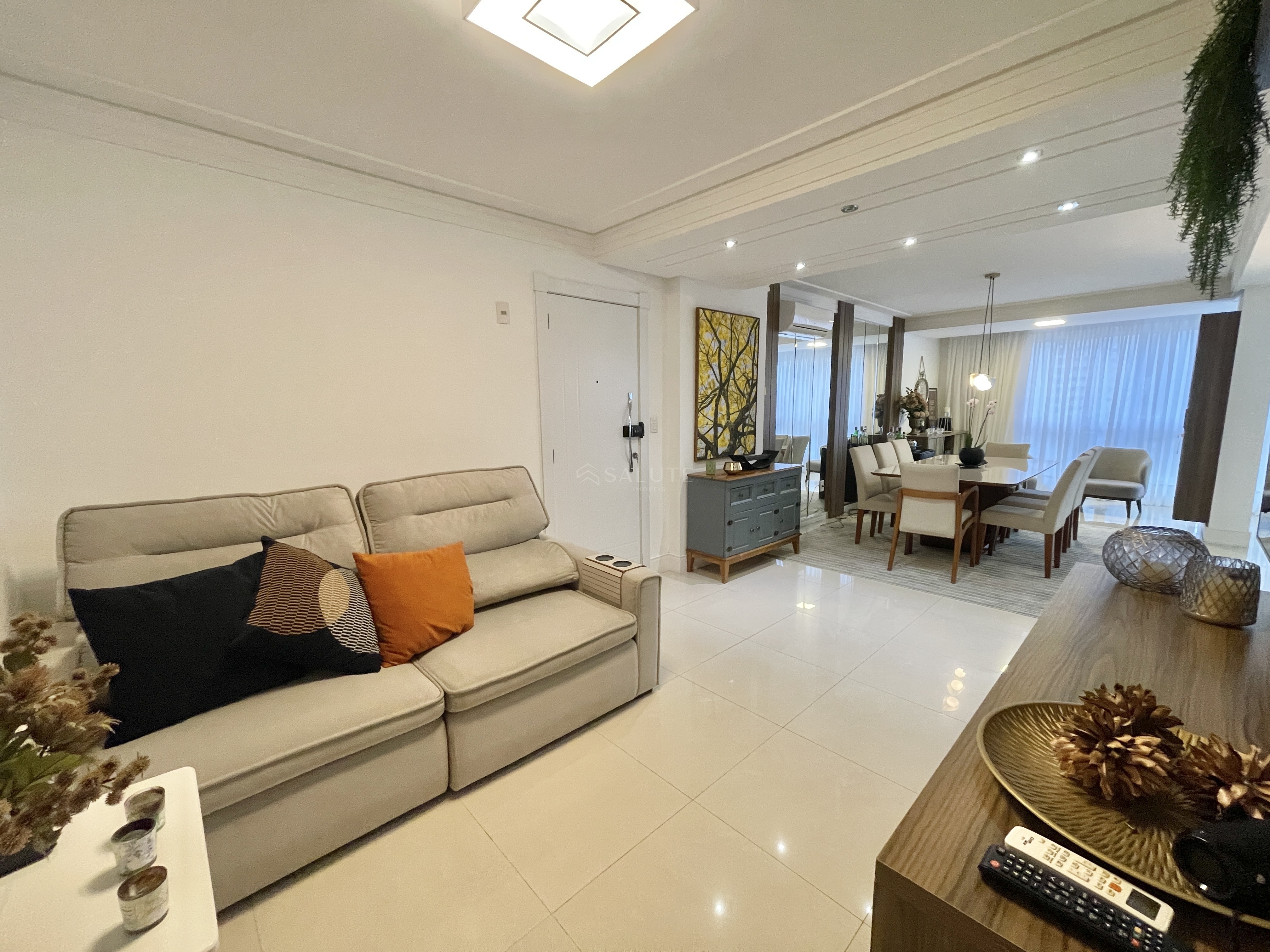 Apartamento à Venda 3 suítes no Centro