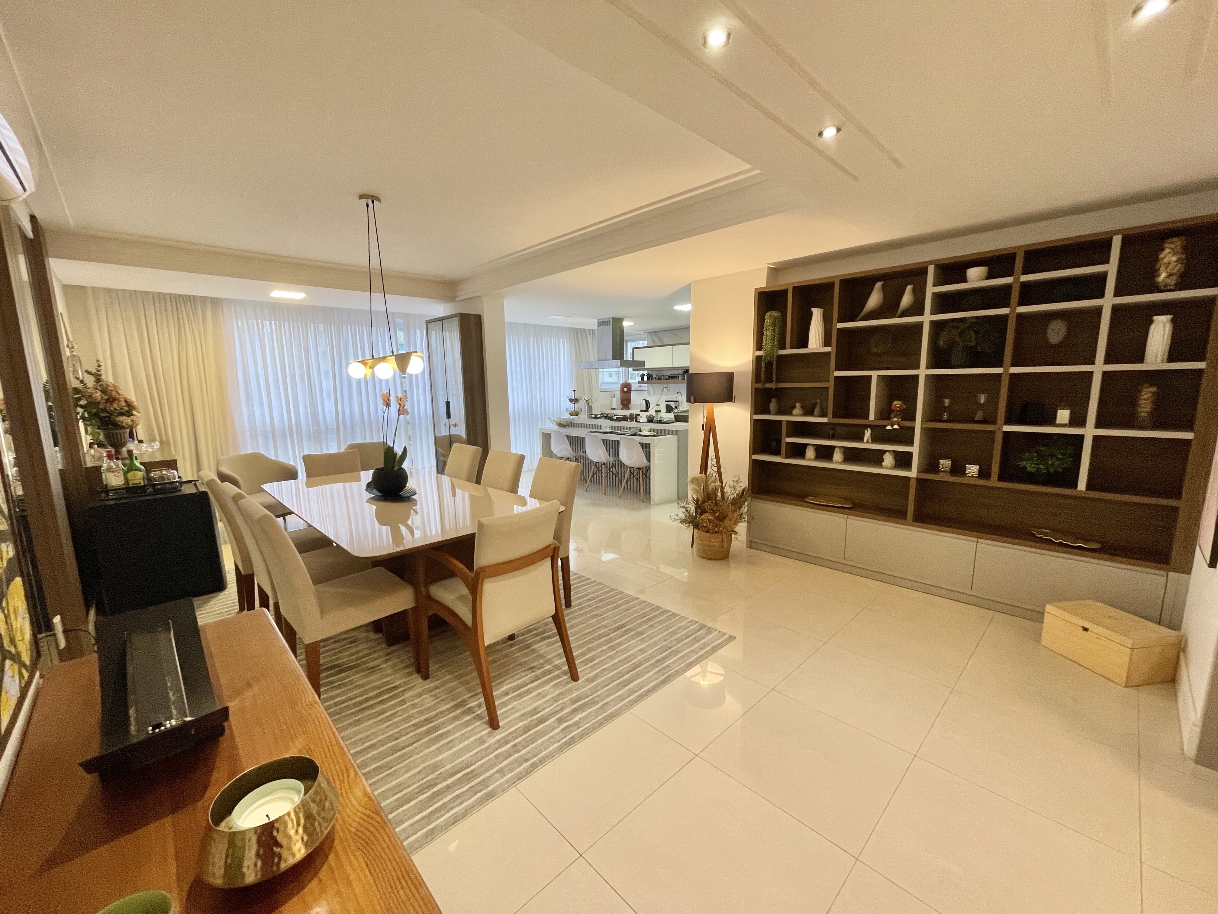 Apartamento à Venda 3 suítes no Centro